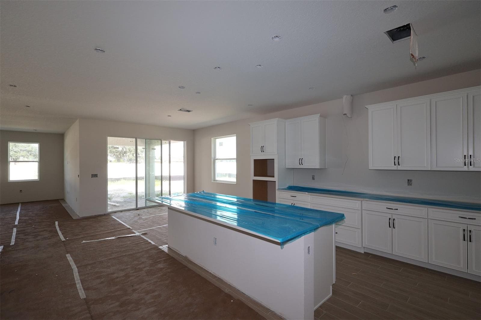 Single Family Residence at 17043 OVERSTORY RD, ORLANDO, photo 4 of 33