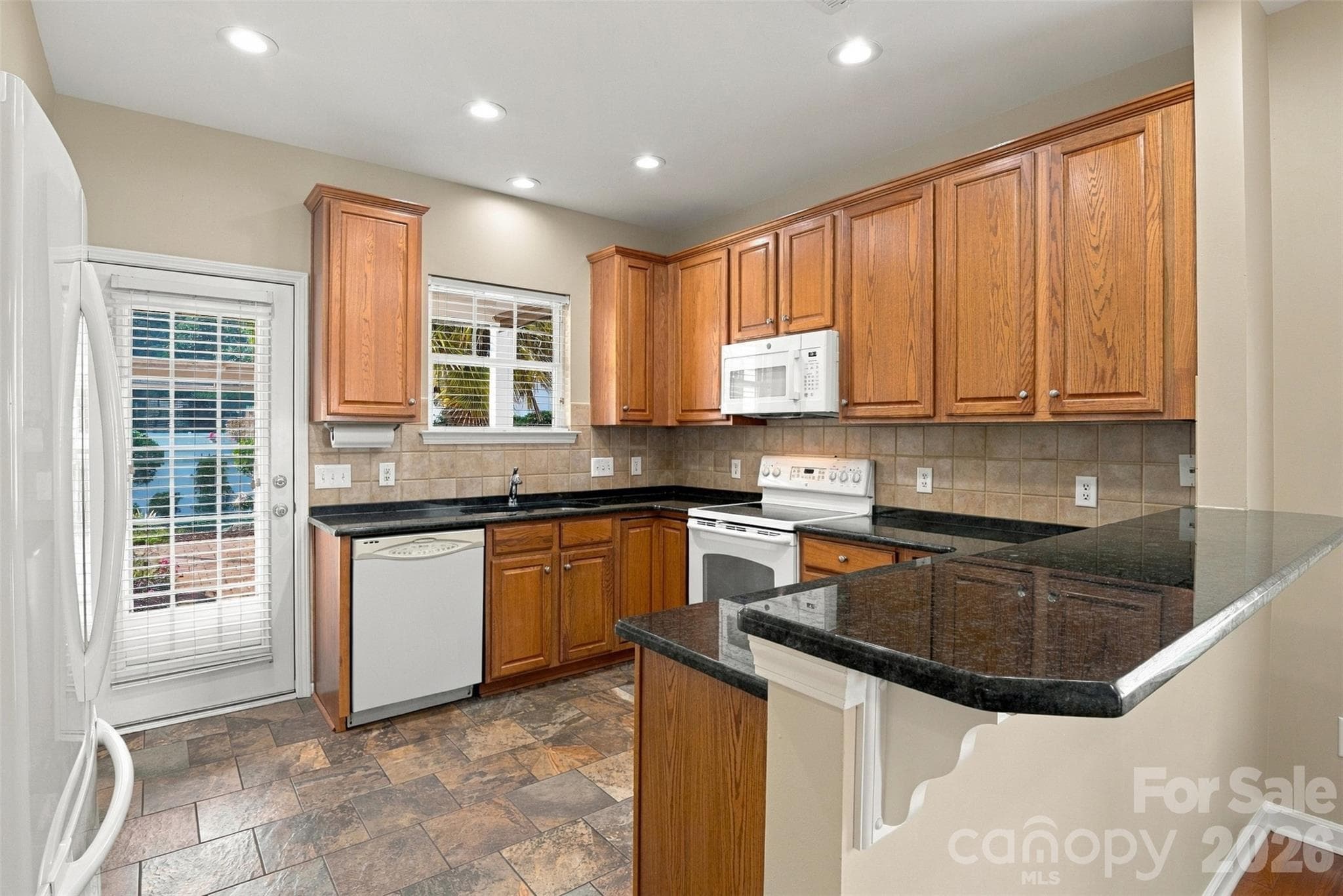 Breakfast bar with beautiful granite for casual dining and entertaining! - 608 Goldflower Drive, Rock Hill