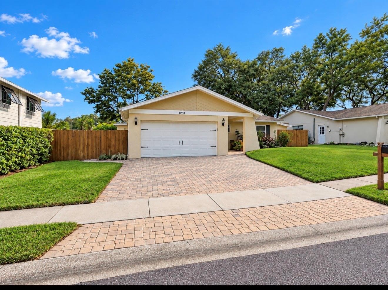 Driveway with pavers - 1231 ROSEWOOD ST, LARGO