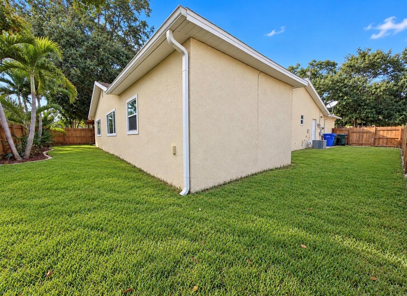 back and side yard - 1231 ROSEWOOD ST, LARGO