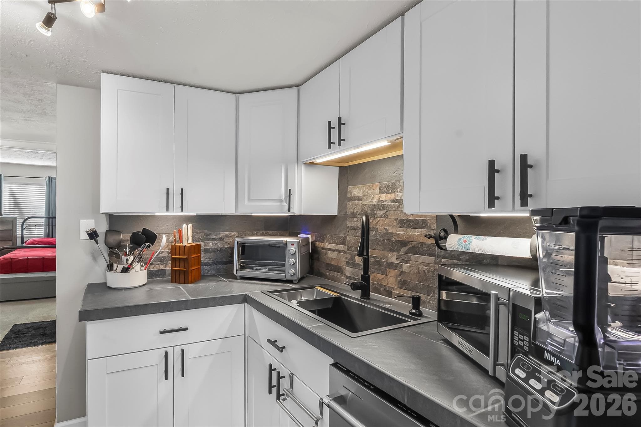 Condominium at 1050 21st Avenue, Hickory, photo 13 of 24