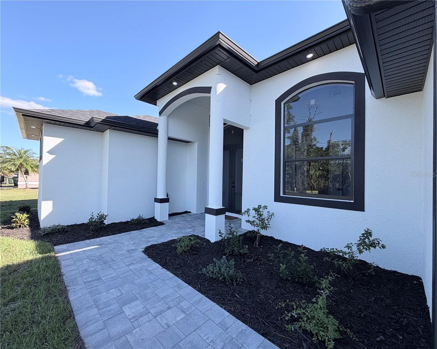 Front walk to the entrance - 2675 YACOLT AVE, NORTH PORT