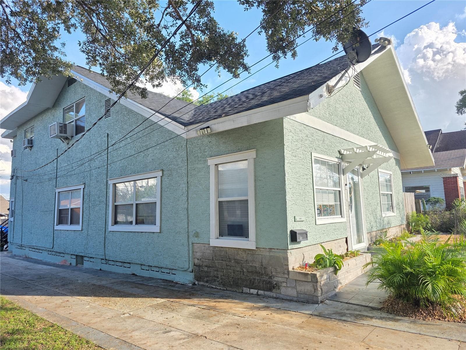 Duplex at 118 S WATERLOO AVE, LAKELAND, photo 3 of 33