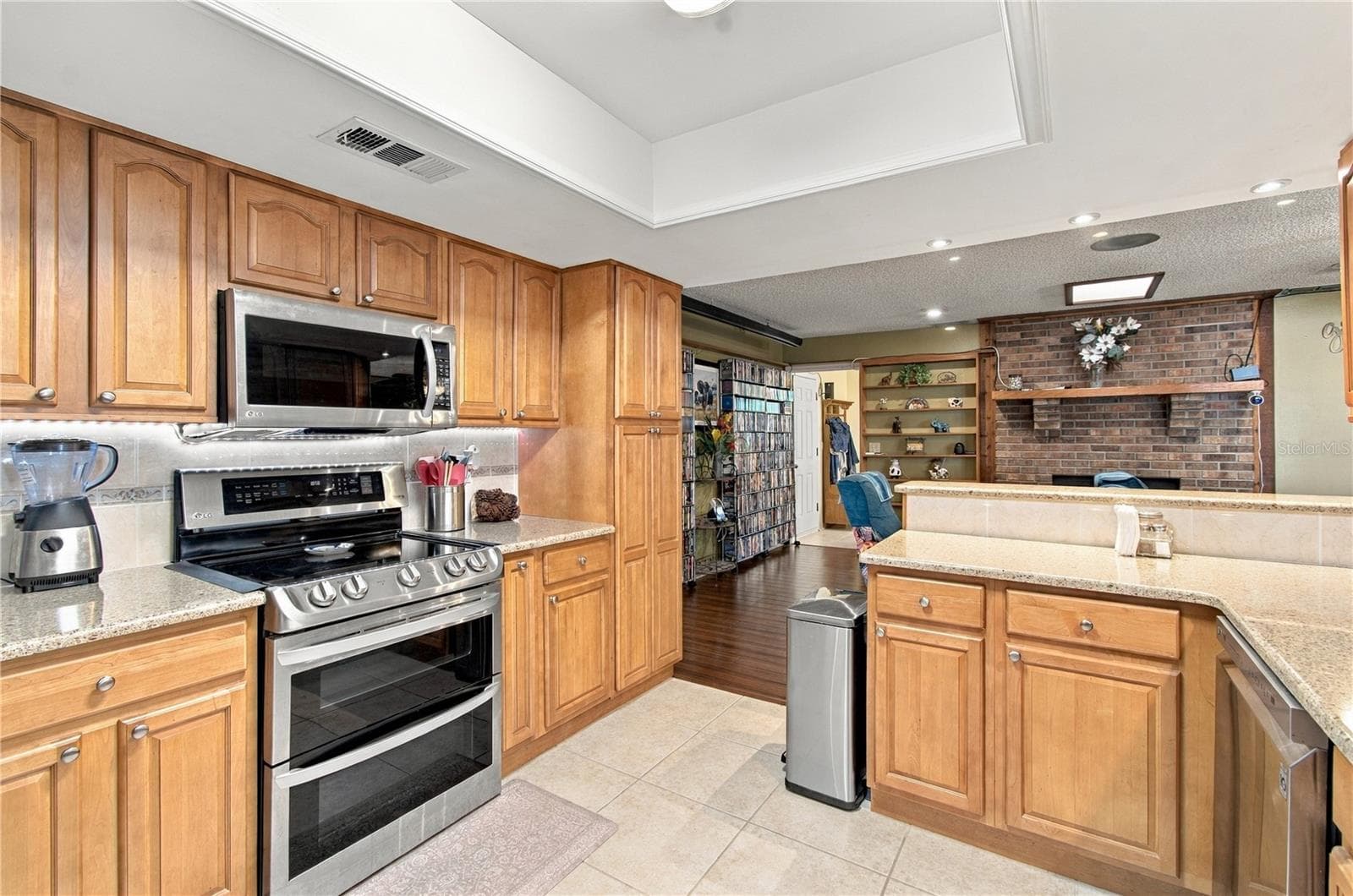 Stella Kitchen - 1851 STELLA CT E, LAKELAND