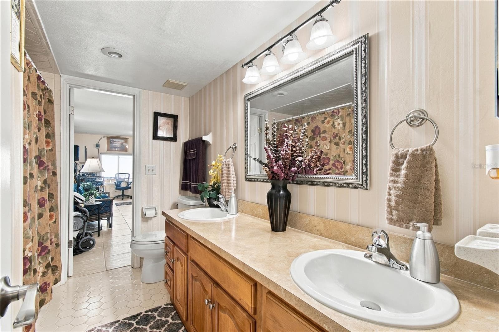 Guest Bethroom - 1851 STELLA CT E, LAKELAND