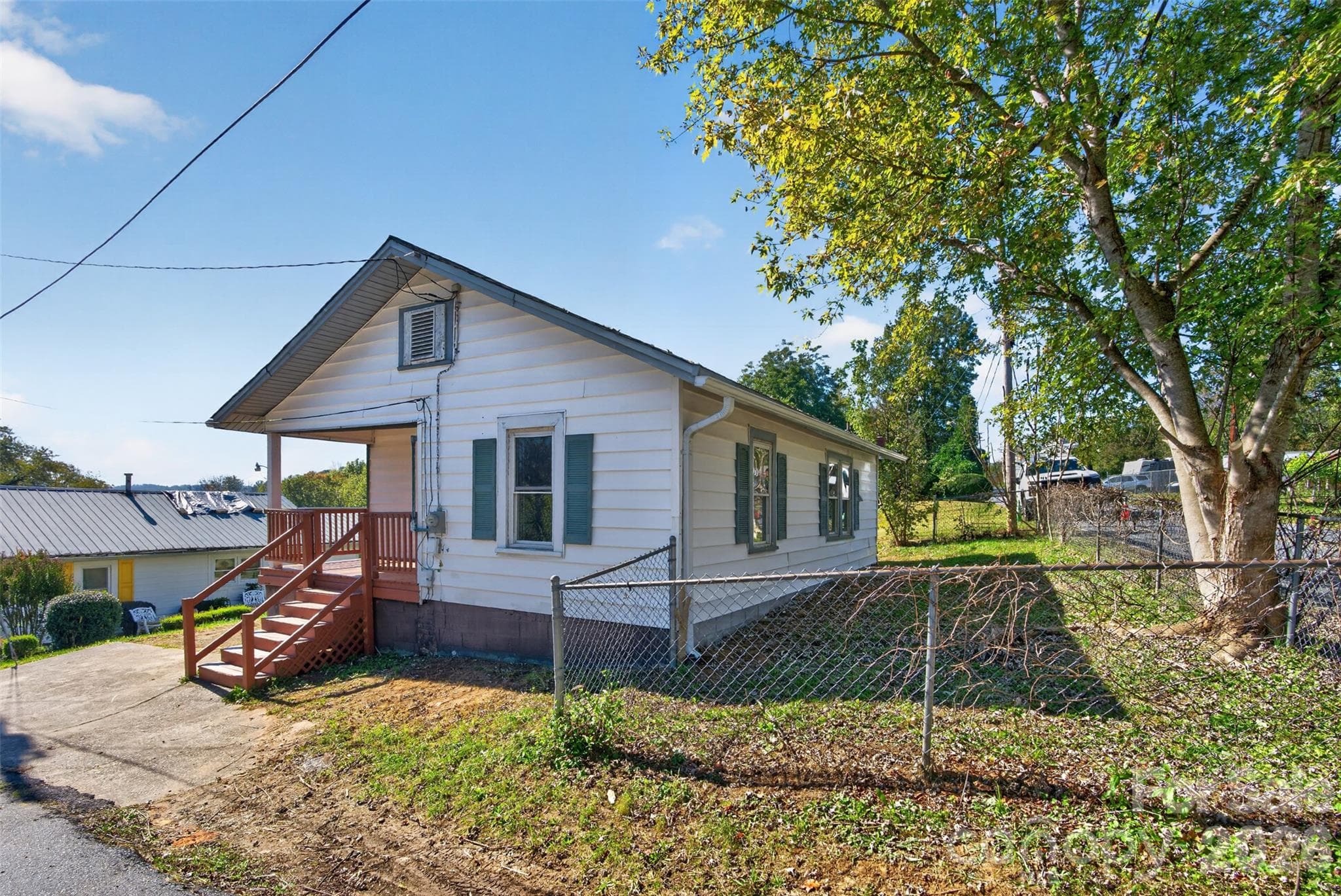 Single Family Residence at 611 Center Street, Lenoir, photo 3 of 17