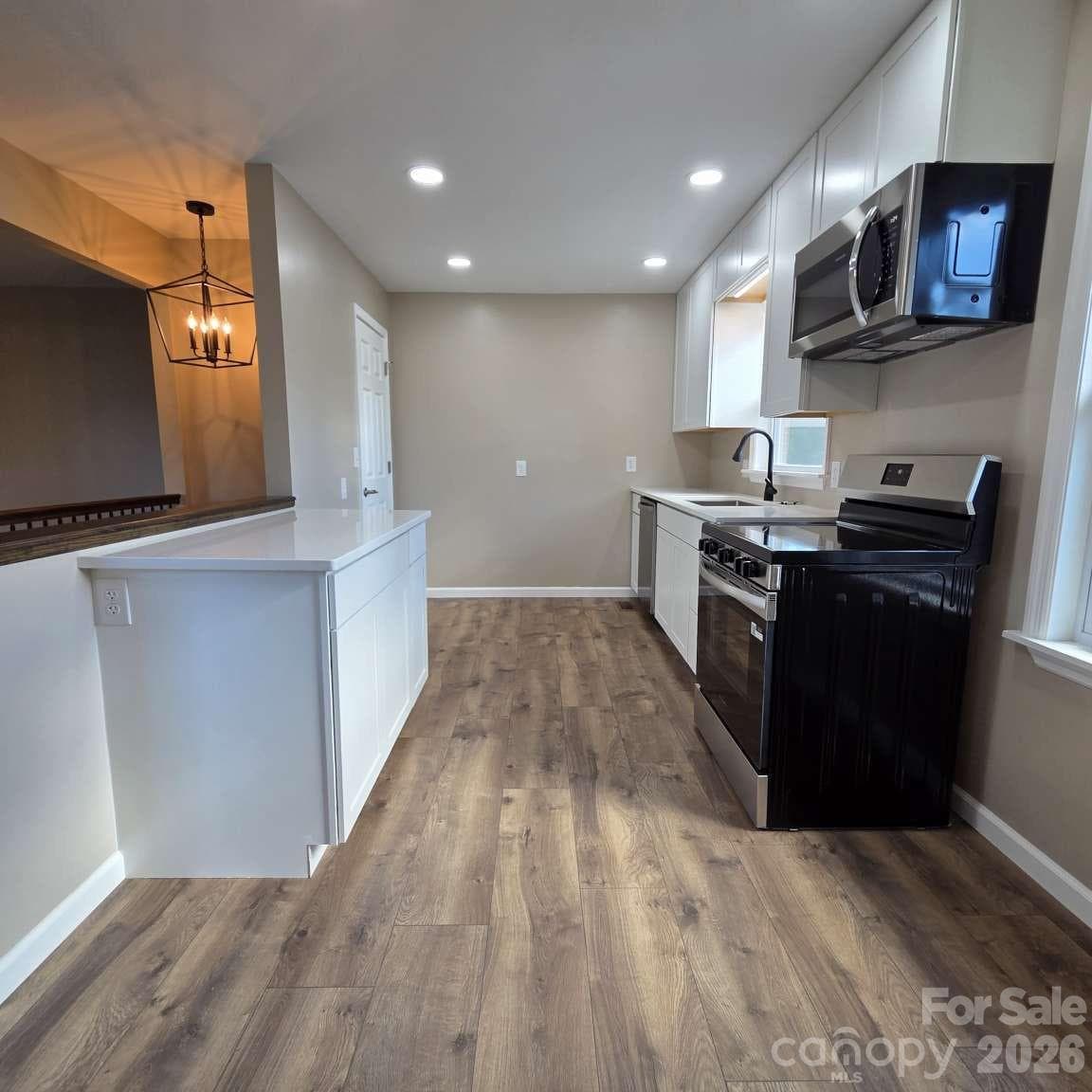 Single Family Residence at 3101 Prairie Court, Lenoir, photo 7 of 40
