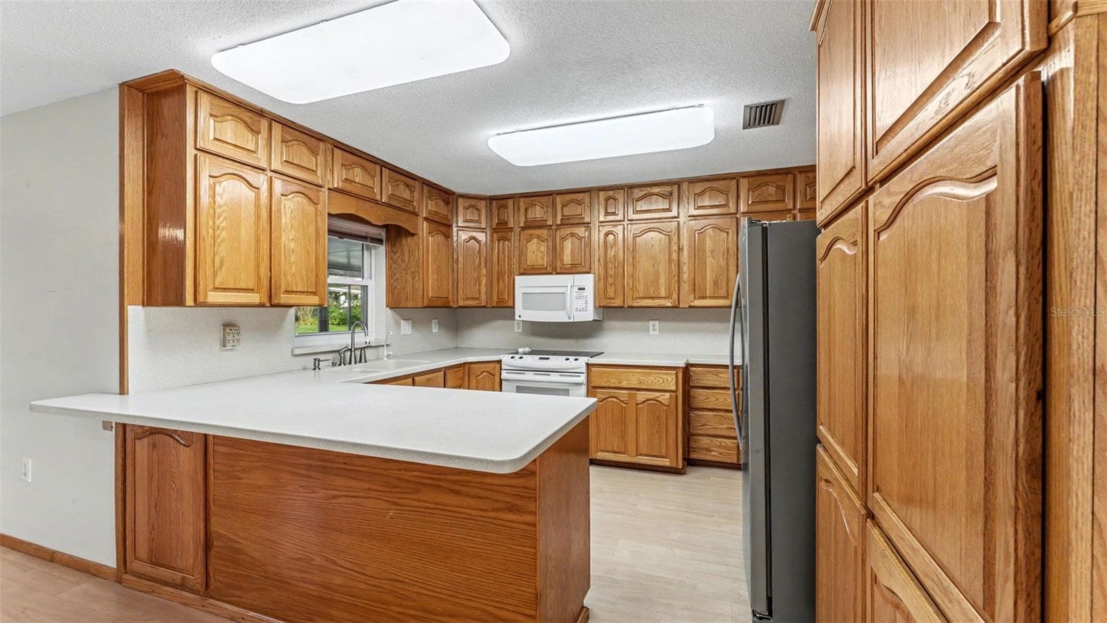 Single Family Residence at 6739 FARRIS DR, LAKELAND, photo 7 of 49