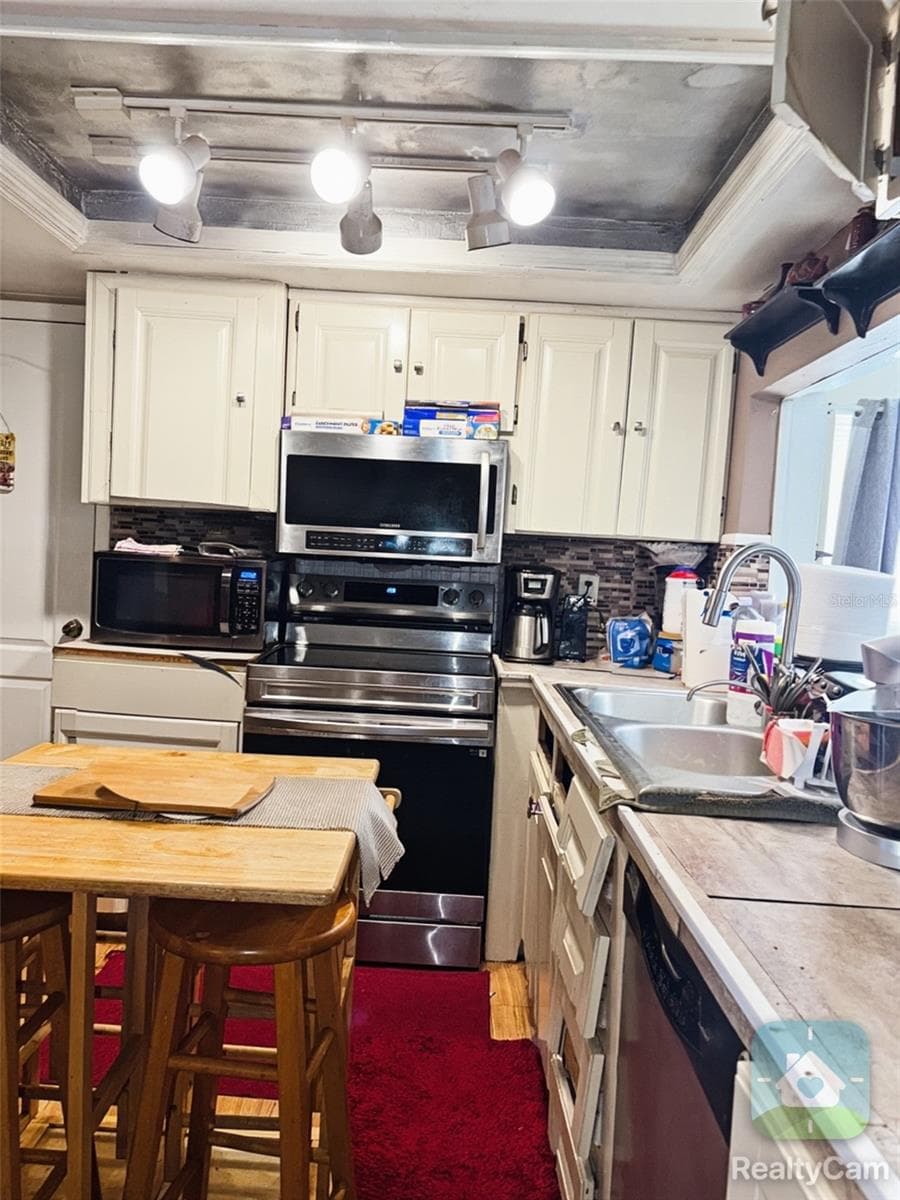Single Family Residence at 3543 WILTSHIRE DR, HOLIDAY, photo 6 of 13
