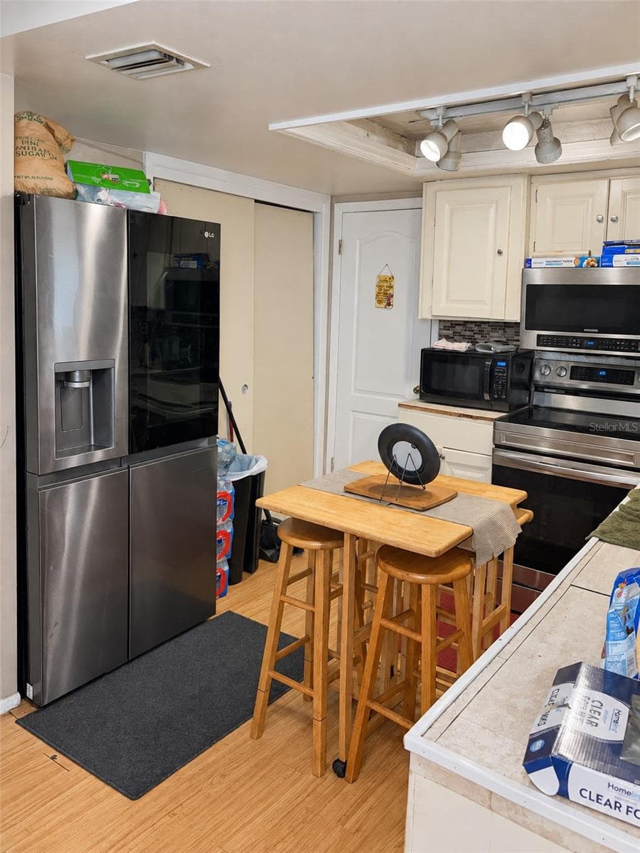 Single Family Residence at 3543 WILTSHIRE DR, HOLIDAY, photo 10 of 13