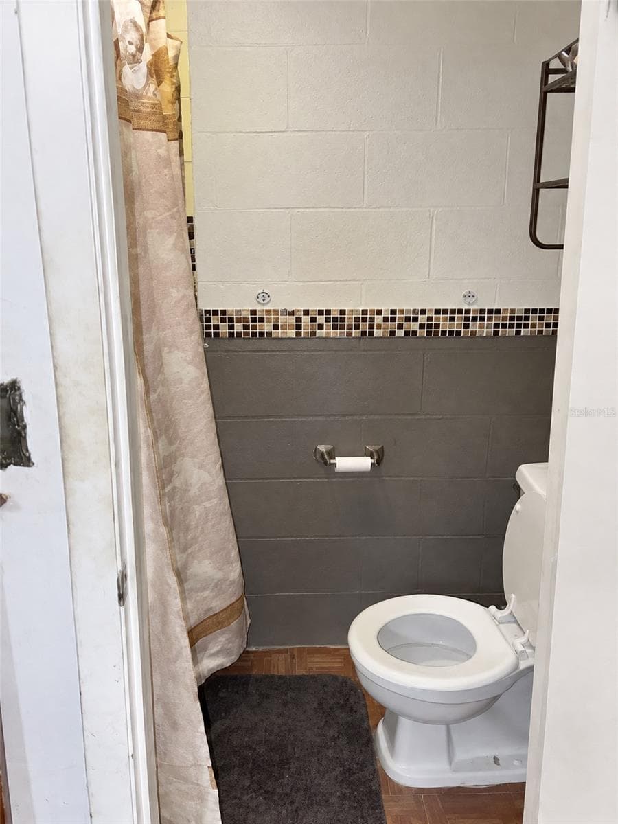 Single Family Residence at 3543 WILTSHIRE DR, HOLIDAY, photo 12 of 13