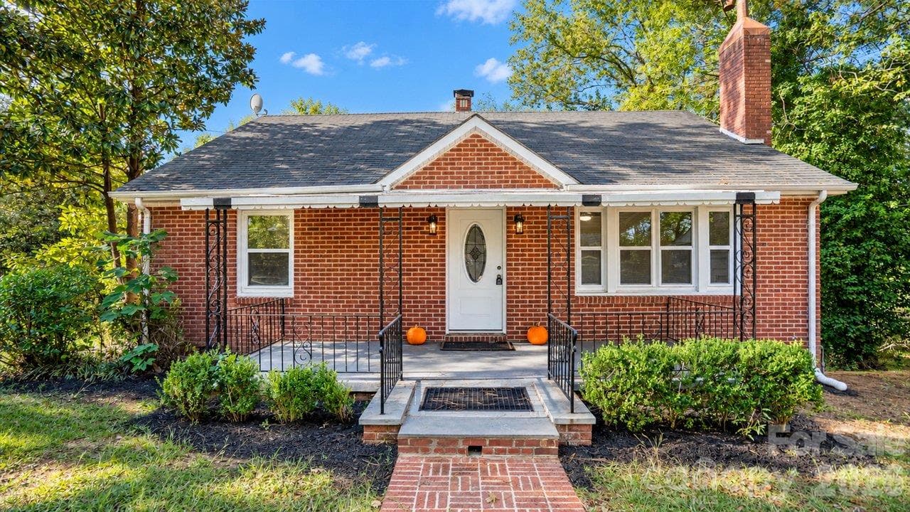 Single Family Residence at 205 Sunrise Avenue, Mount Gilead, photo 2 of 42