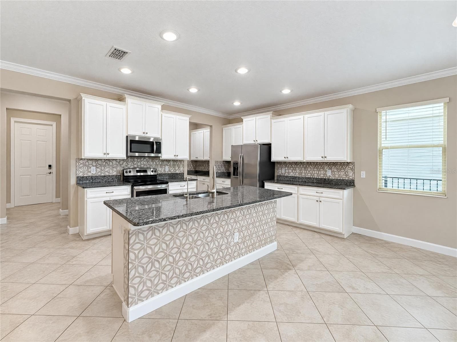 Single Family Residence at 6244 ENGLISH HOLLOW RD, TAMPA, photo 3 of 32