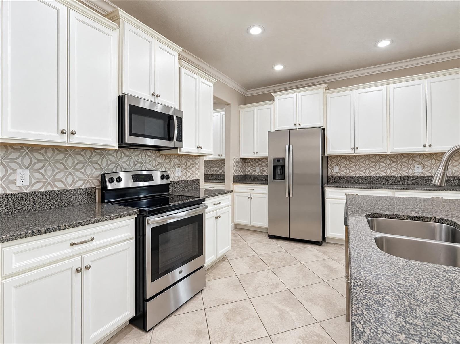Single Family Residence at 6244 ENGLISH HOLLOW RD, TAMPA, photo 8 of 32