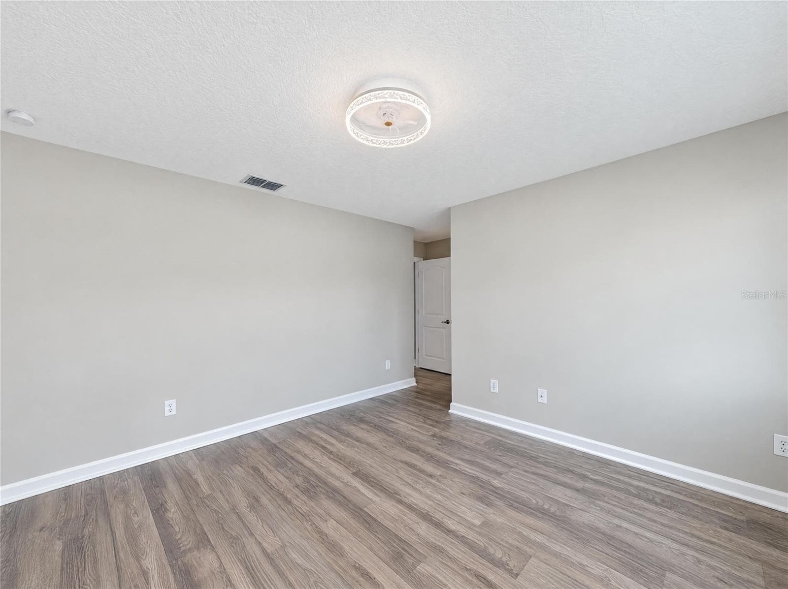 Single Family Residence at 6244 ENGLISH HOLLOW RD, TAMPA, photo 17 of 32