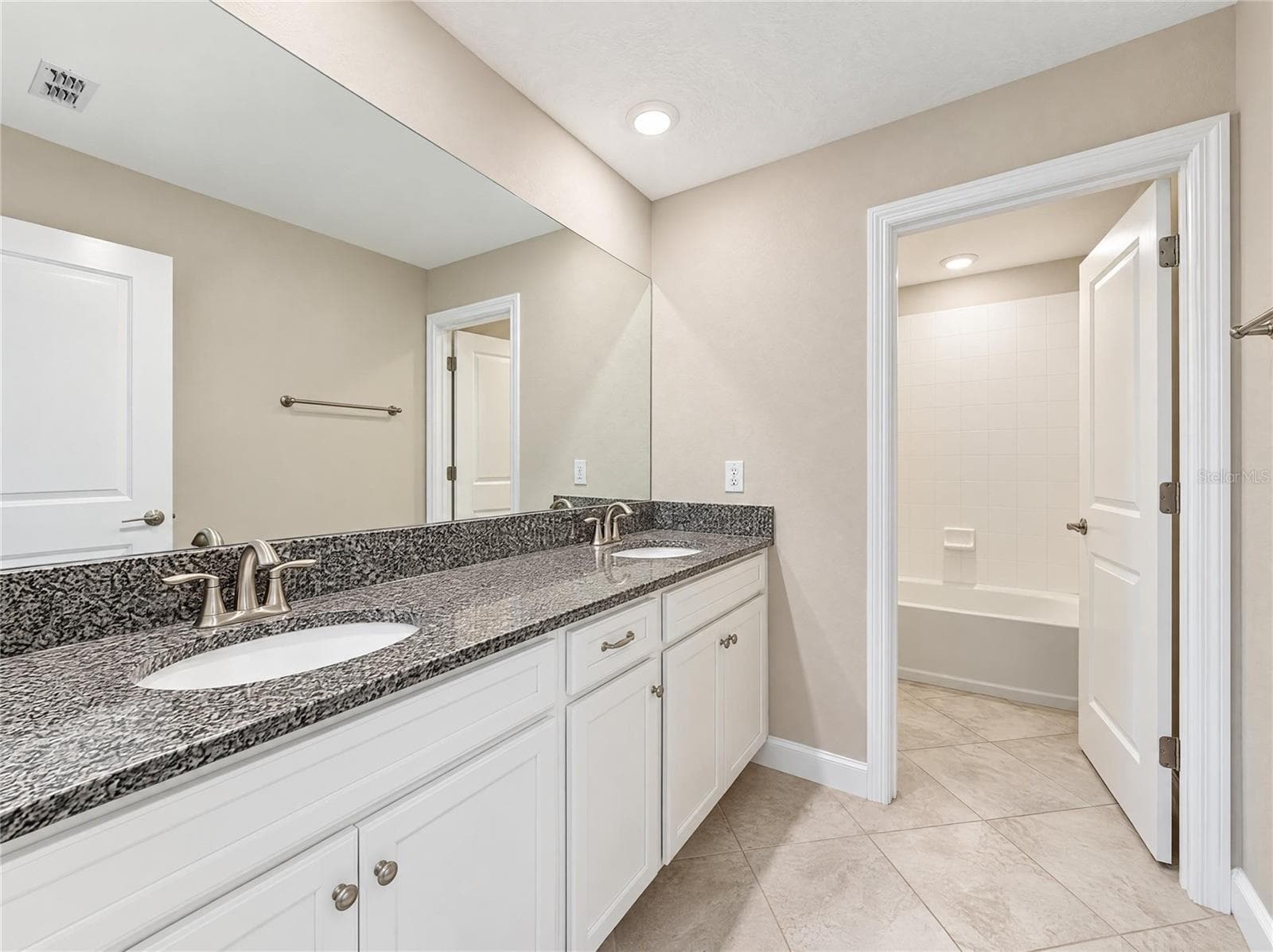 Single Family Residence at 6244 ENGLISH HOLLOW RD, TAMPA, photo 24 of 32