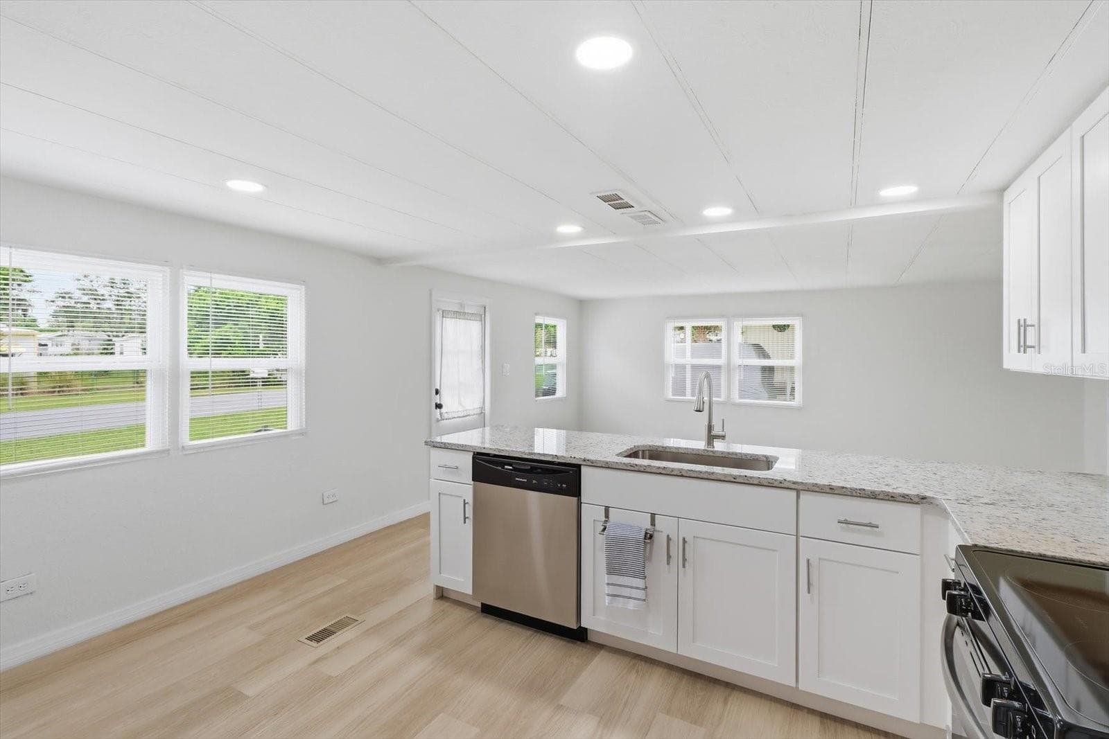 Mobile Home at 7289 FAIRLANE AVE, BROOKSVILLE, photo 10 of 38