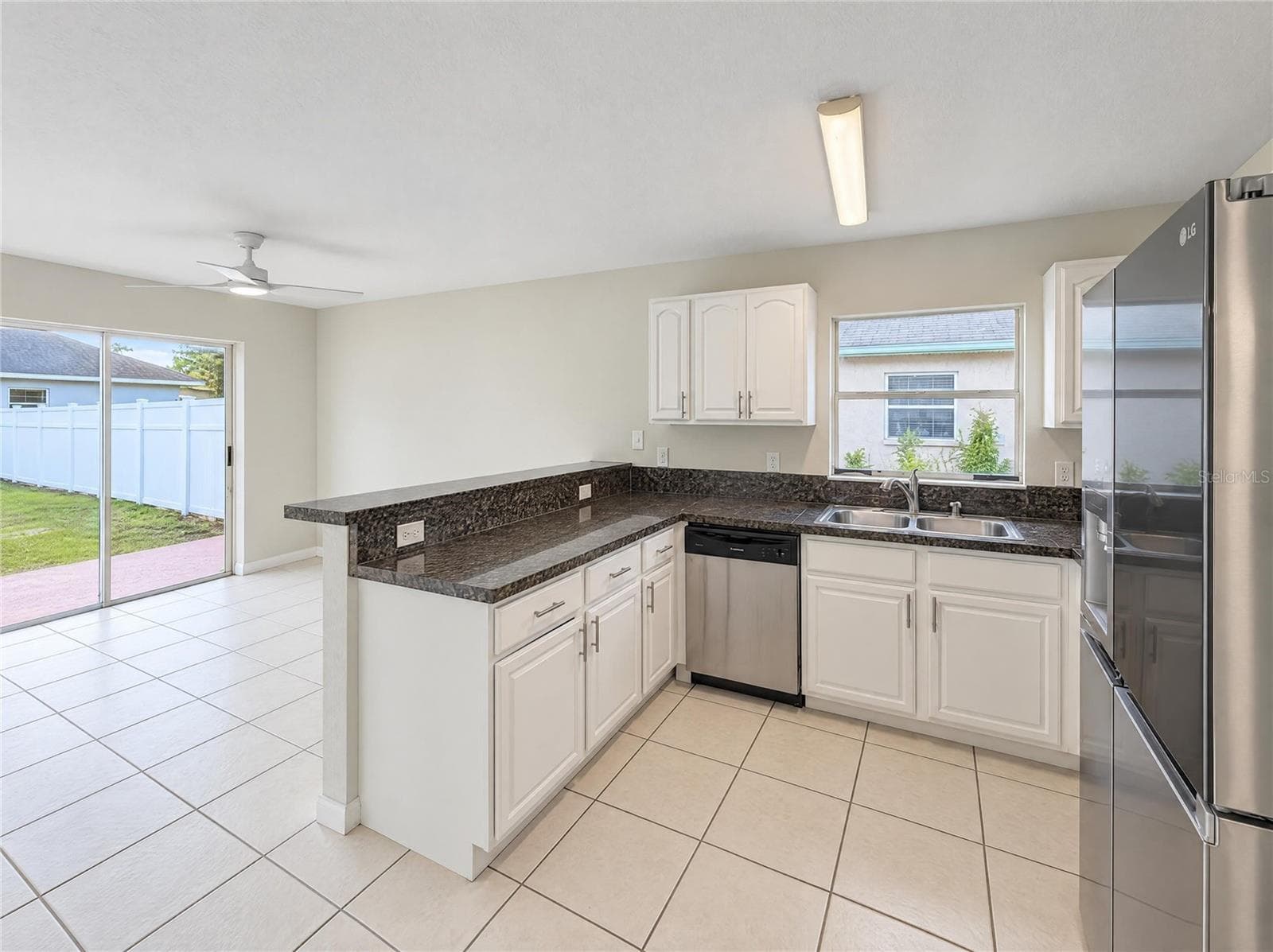Single Family Residence at 2949 ILLINOIS AVE, LAKELAND, photo 2 of 18