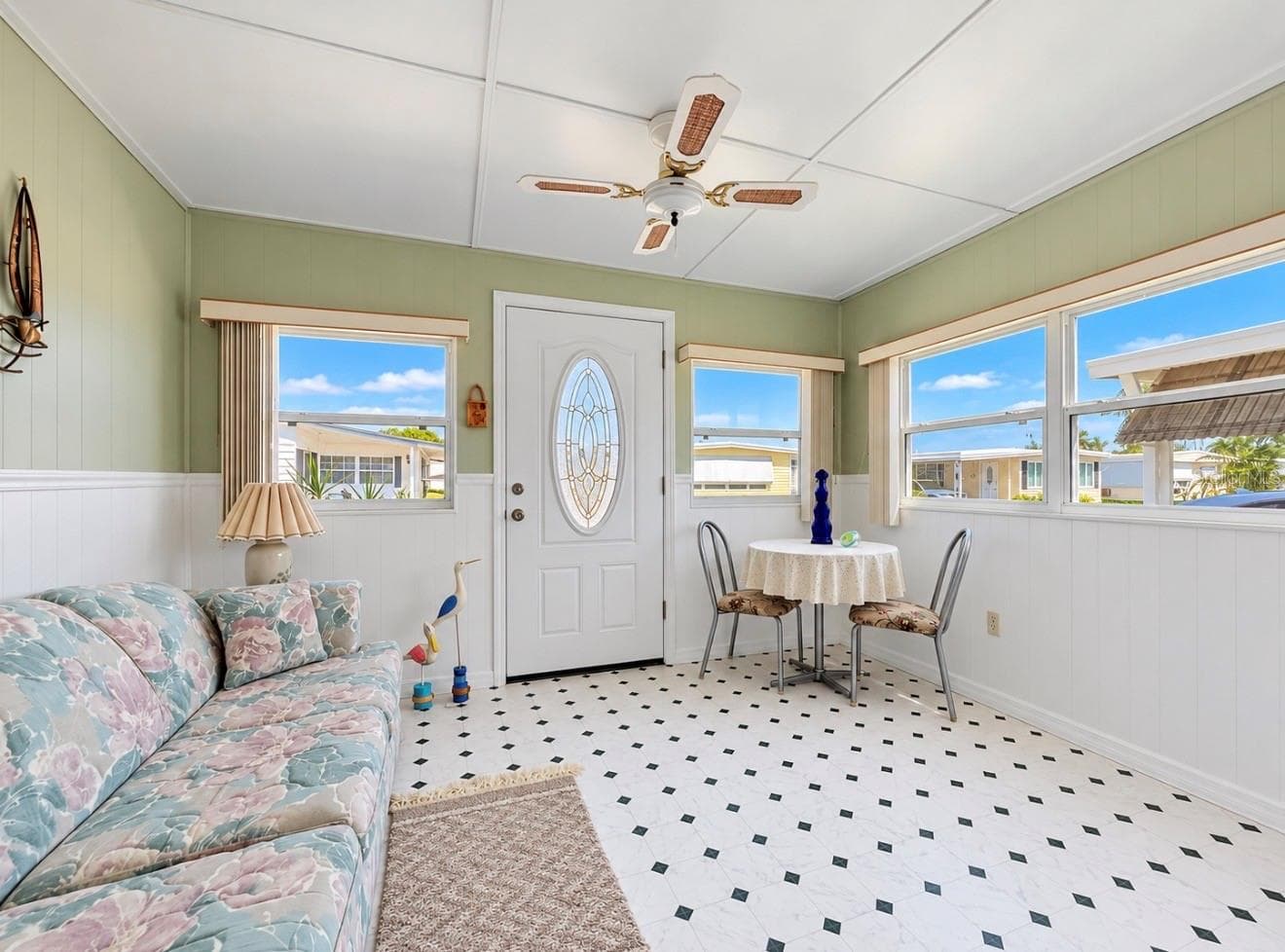 Front Florida room - 1100 BELCHER RD S #665, LARGO