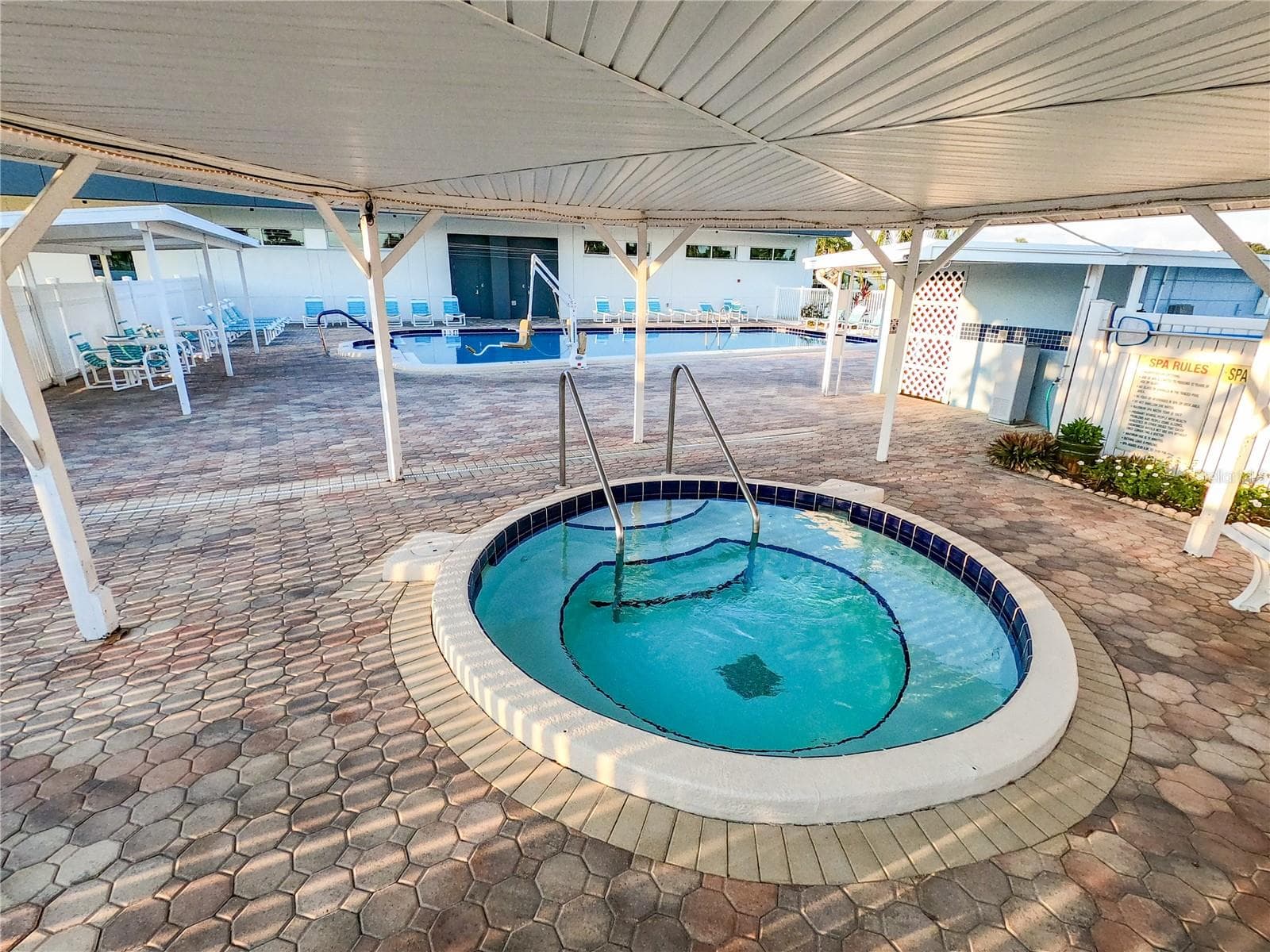 Jacuzzi - 1100 BELCHER RD S #665, LARGO