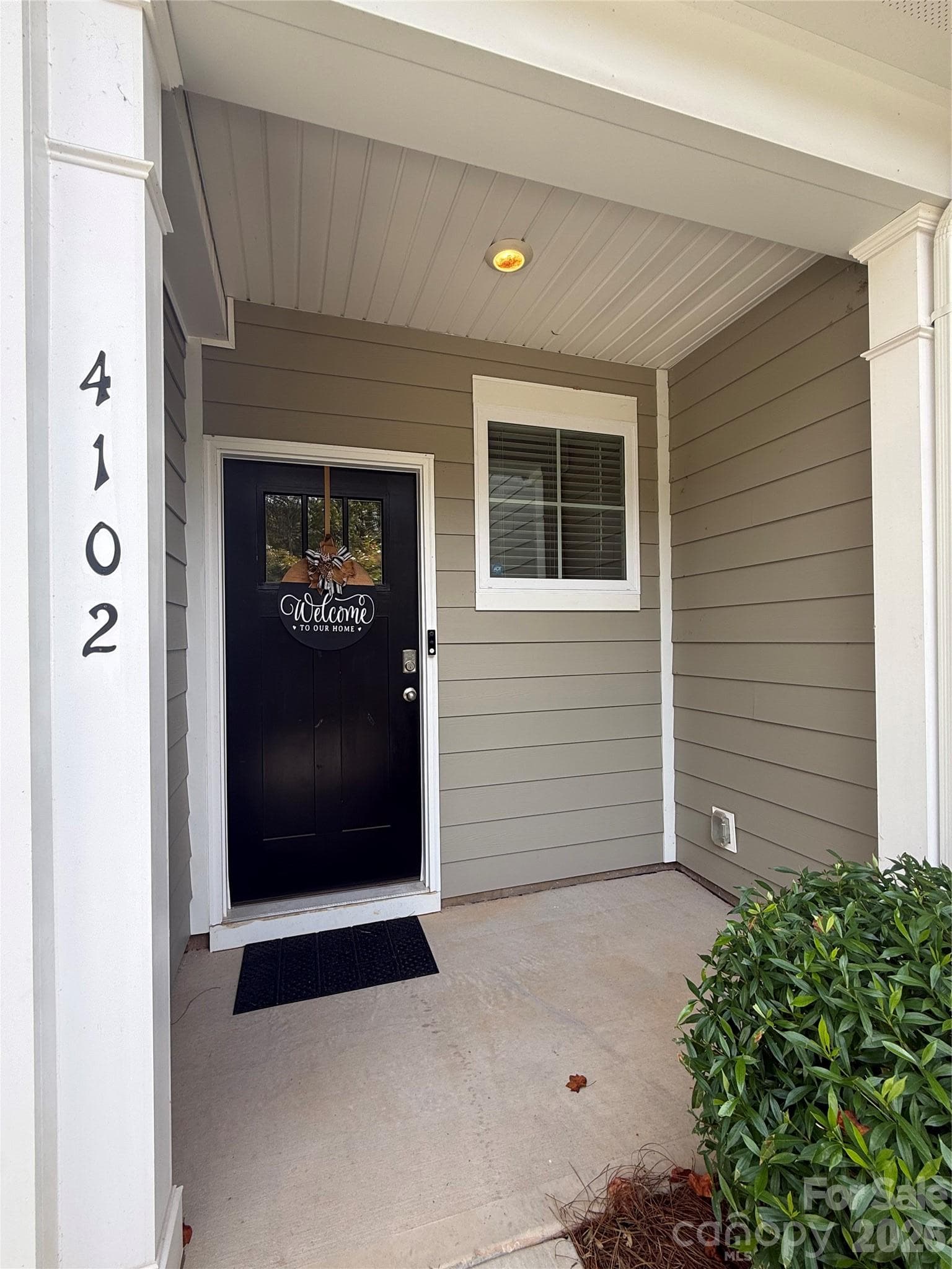 Covered porch to enjoy crisp weather - 4102 Steel Way, Sherrills Ford