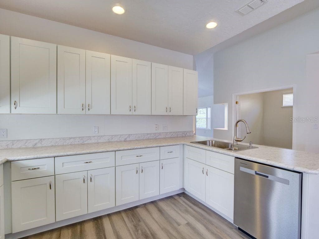 Single Family Residence at 9013 HEATHLAND CT, MOUNT DORA, photo 14 of 73