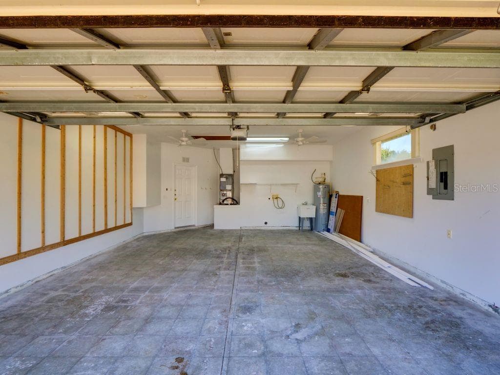2 Car Garages - 9013 HEATHLAND CT, MOUNT DORA