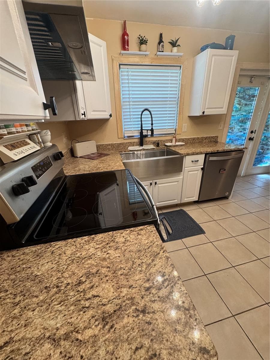Single Family Residence at 612 E SPRUCE ST, TARPON SPRINGS, photo 16 of 46
