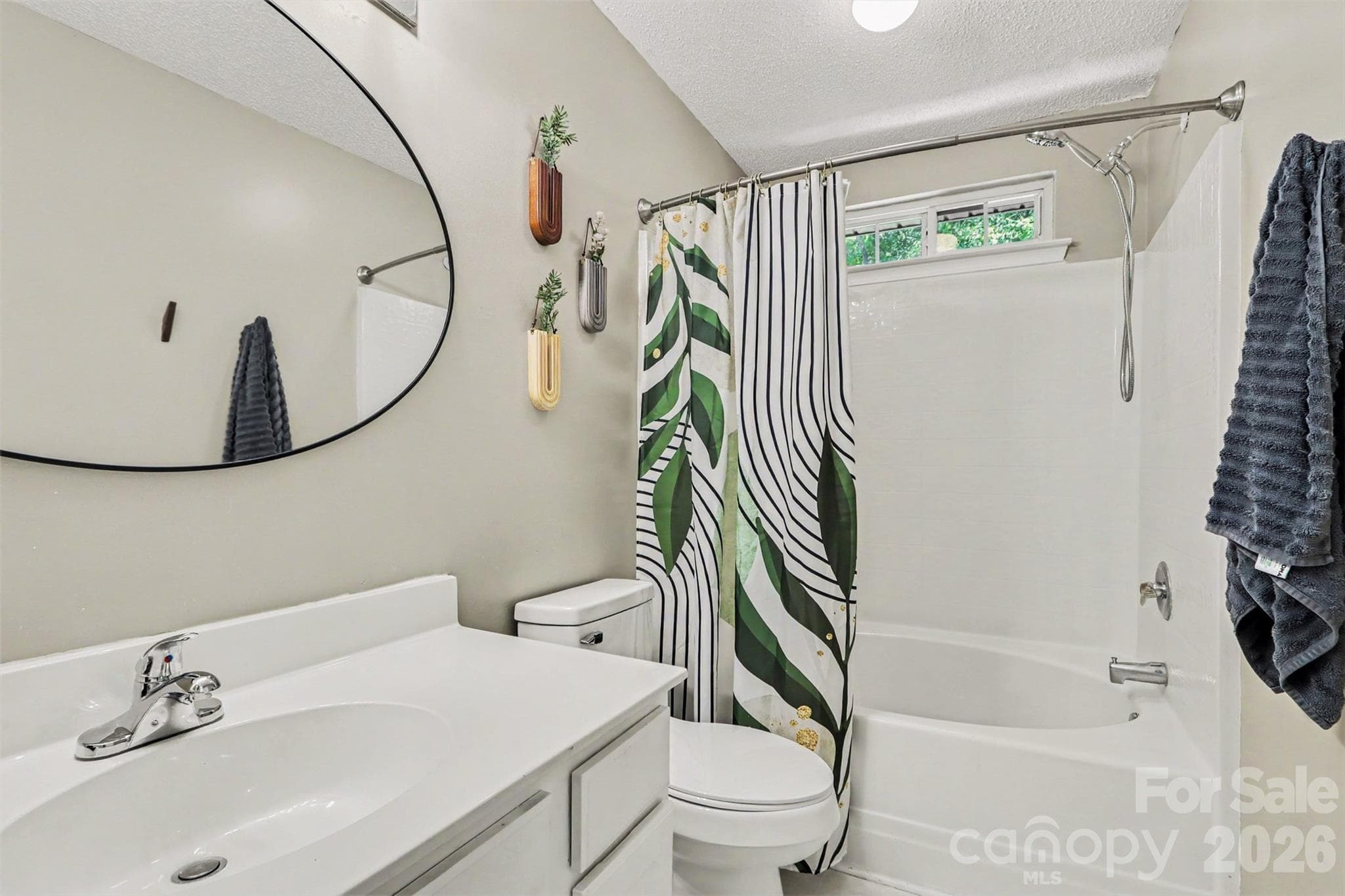 En suite bathroom one. - 9120 Treyburn Drive, Charlotte