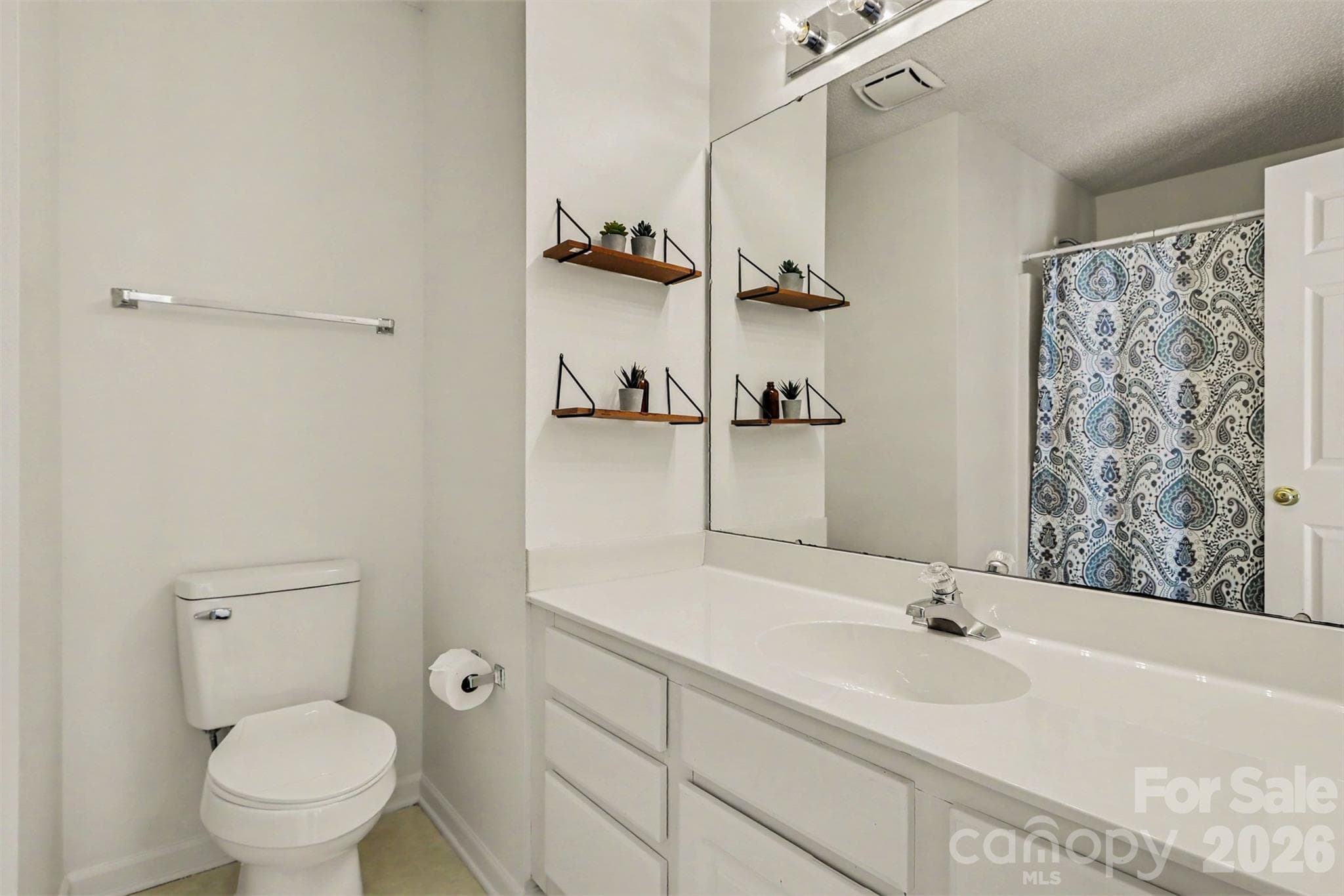 En suite bathroom two. - 9120 Treyburn Drive, Charlotte