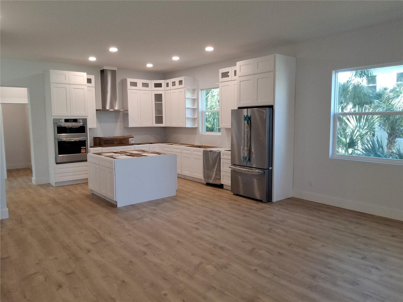 Kitchen & dining room - 383 GEORGIA AVE, CRYSTAL BEACH