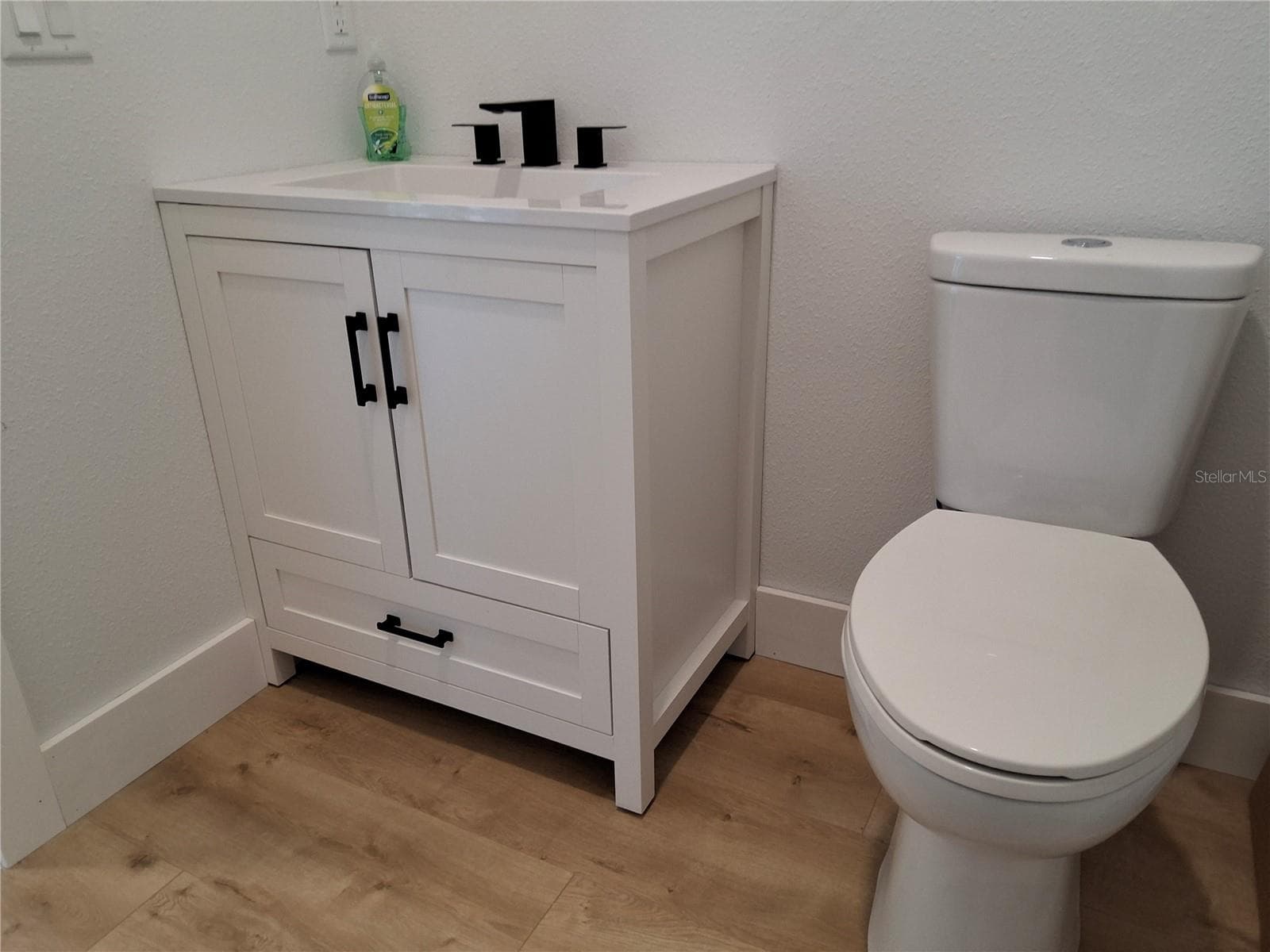 Powder bath - 383 GEORGIA AVE, CRYSTAL BEACH