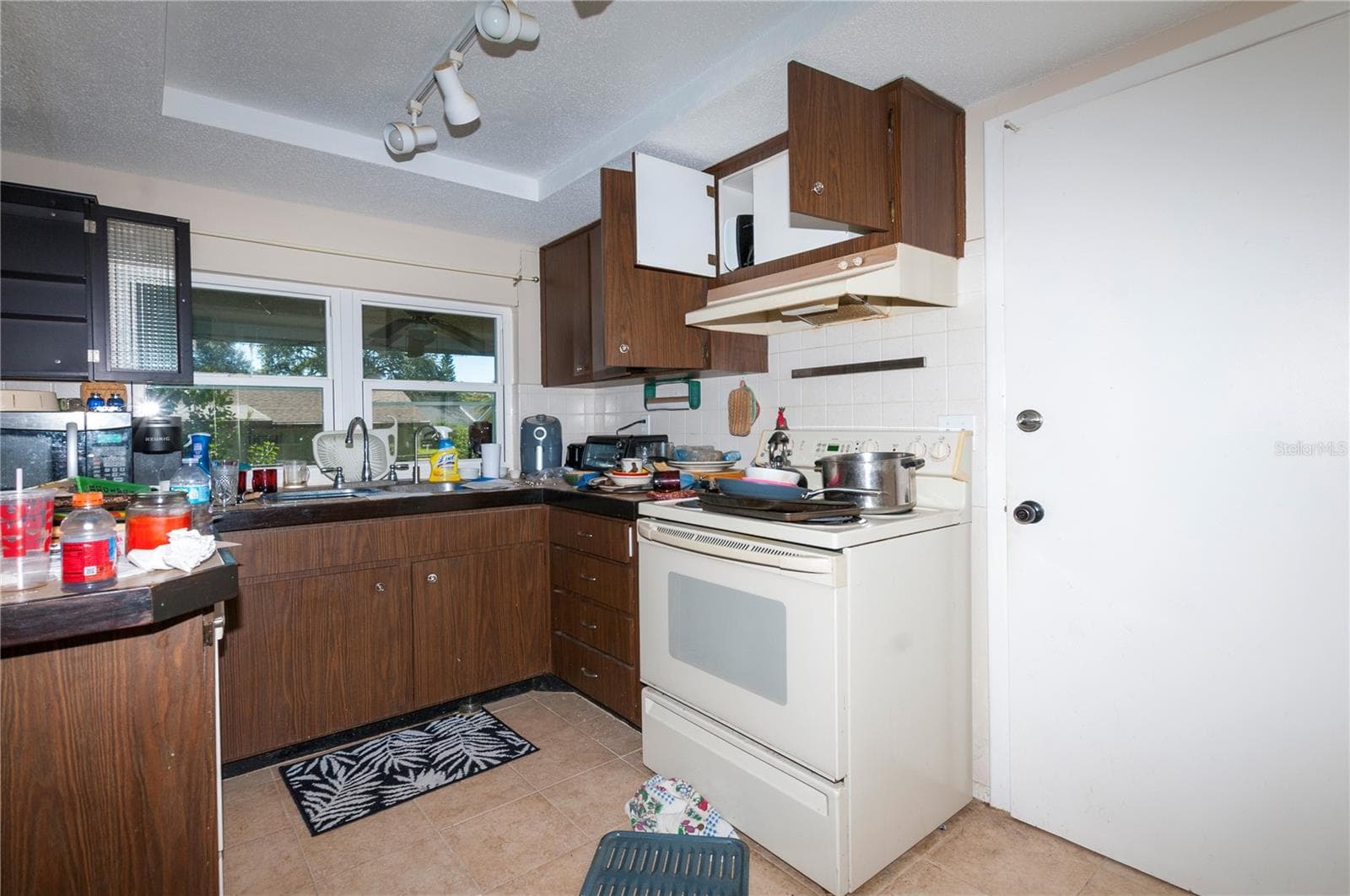 Single Family Residence at 8214 MILL CREEK LN, HUDSON, photo 11 of 25