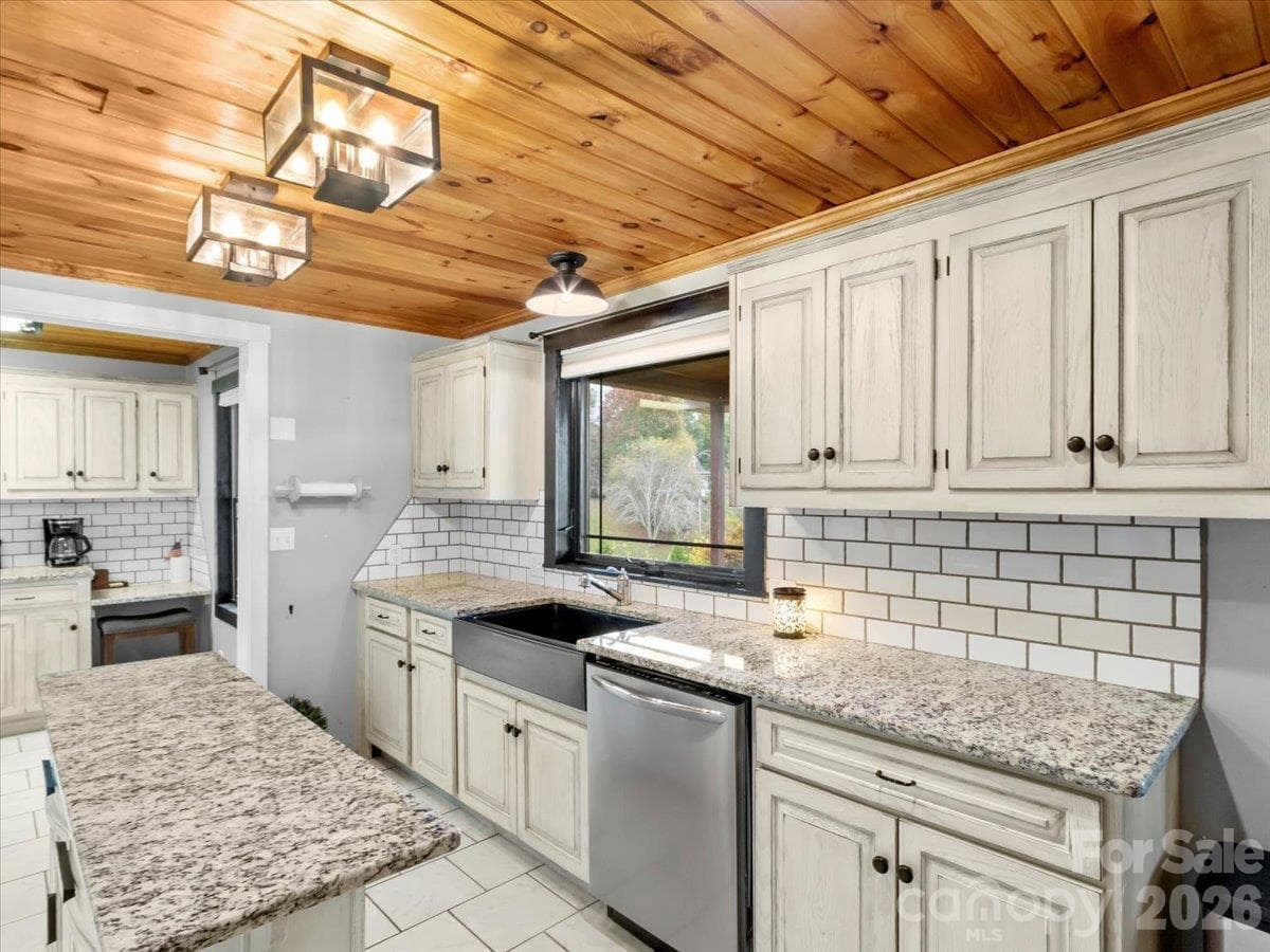 Kitchen - 179 River Walk Drive, Burnsville