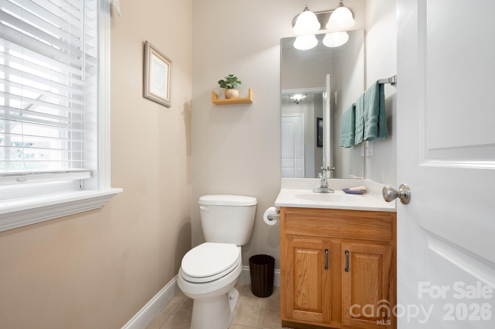 Powder Room off Foyer - 44 Viera Drive, Swannanoa