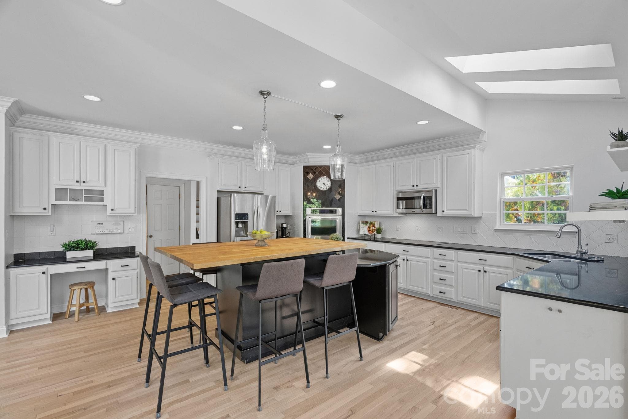 Kitchen with large island - 148 Sunrise Circle, Mooresville