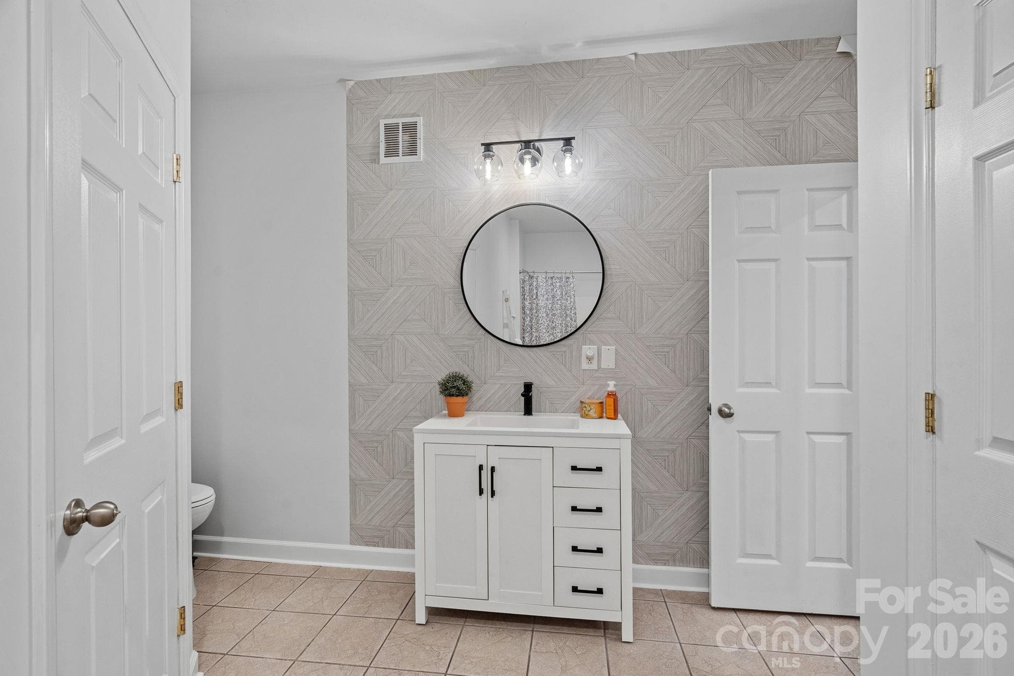 Ensuite full bathroom - 148 Sunrise Circle, Mooresville