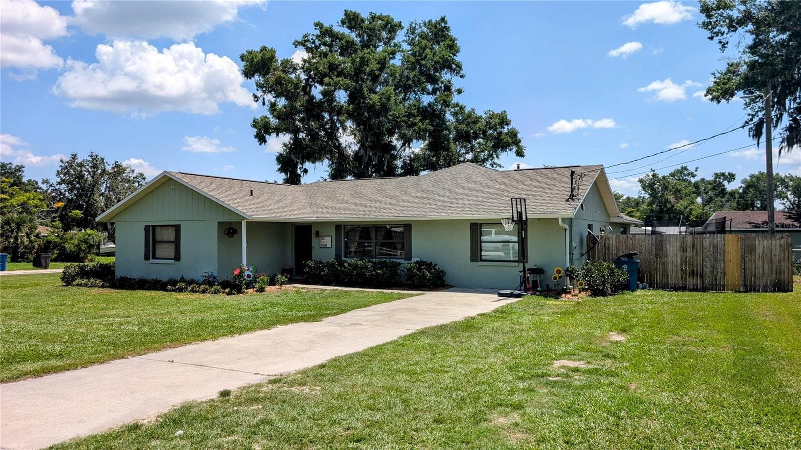 624 N LANIER AVE