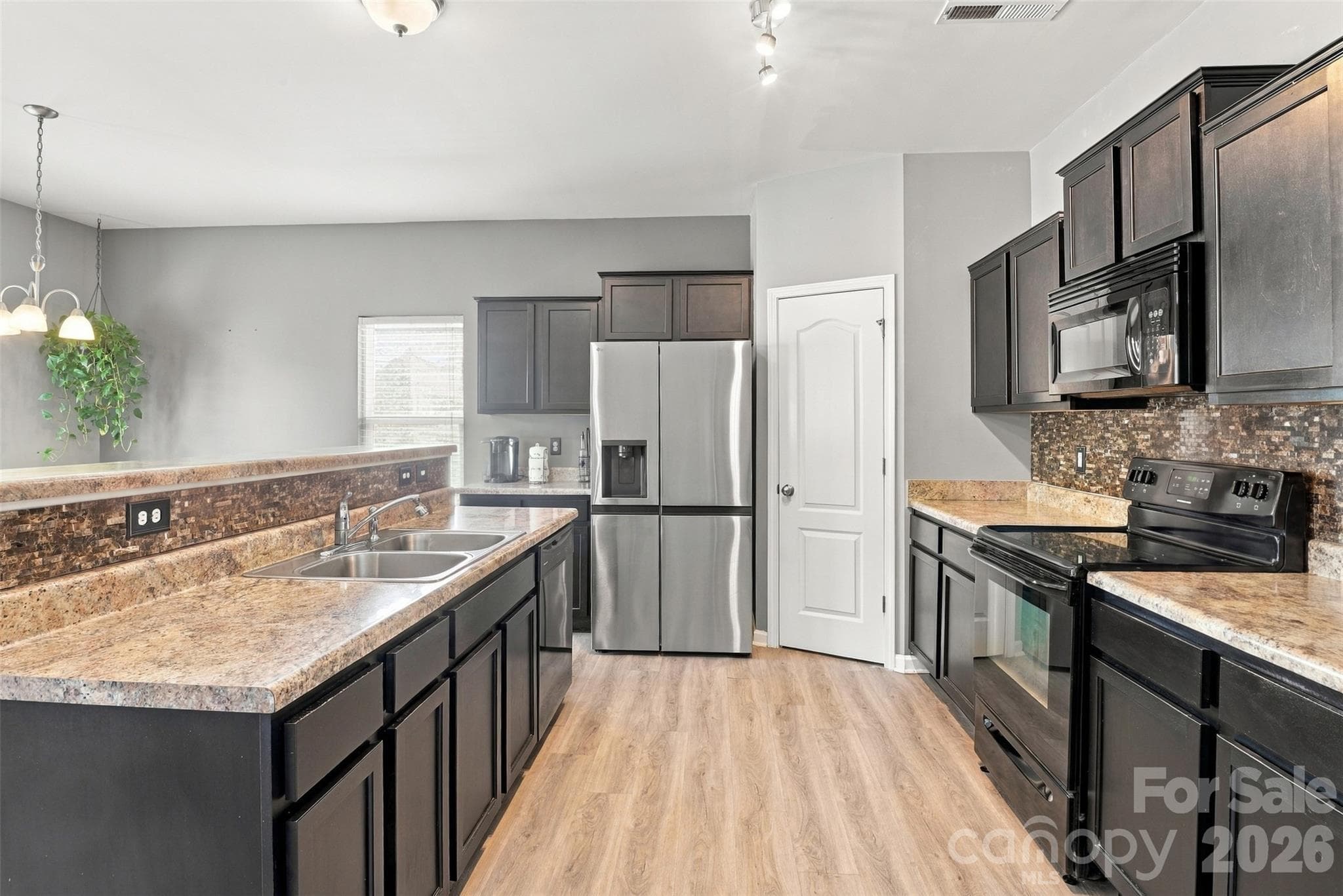 Single Family Residence at 11228 Deer Chase Lane, Charlotte, photo 6 of 31