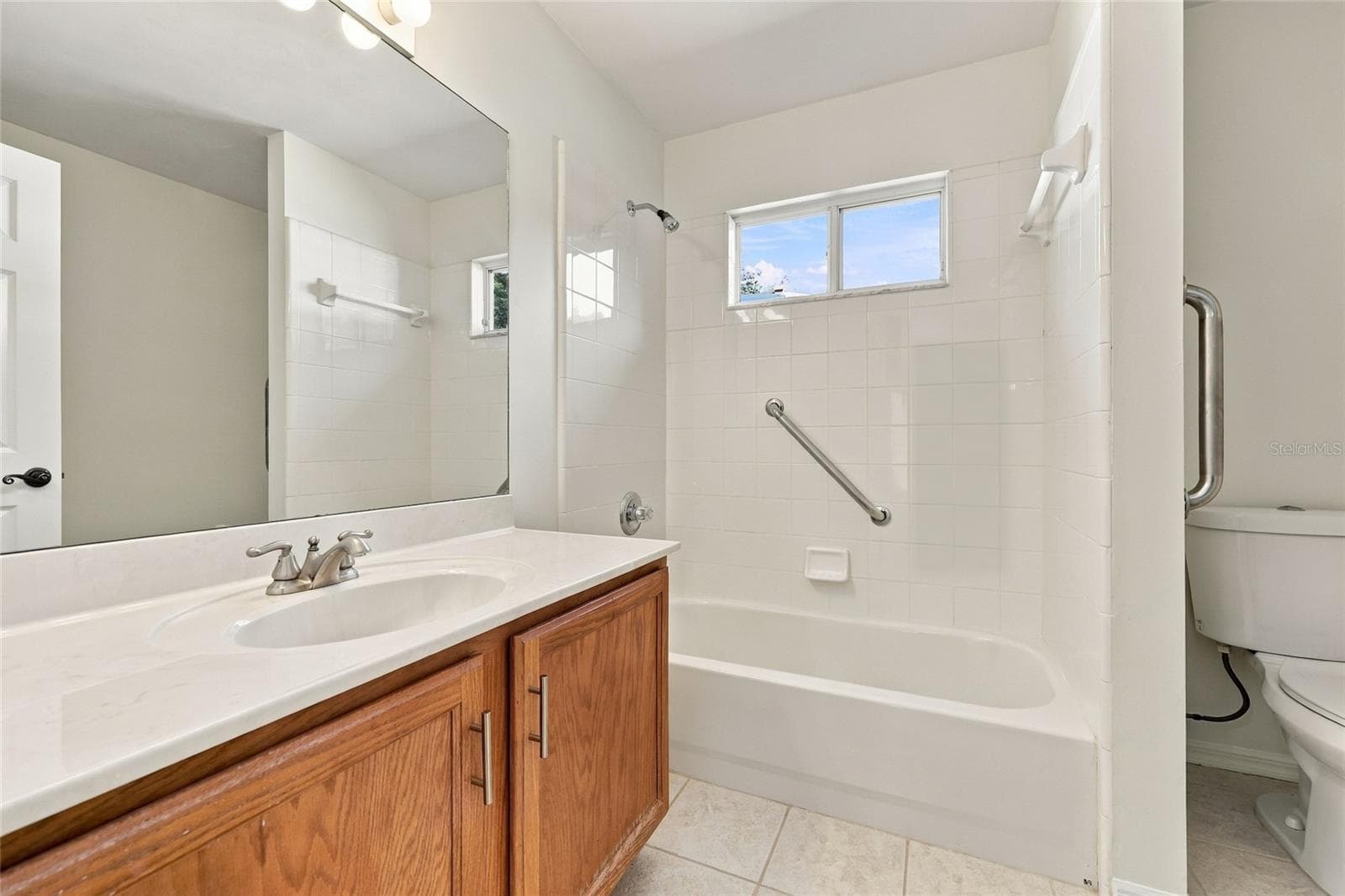 Guest Bath - 1055 NW 89TH DR, GAINESVILLE