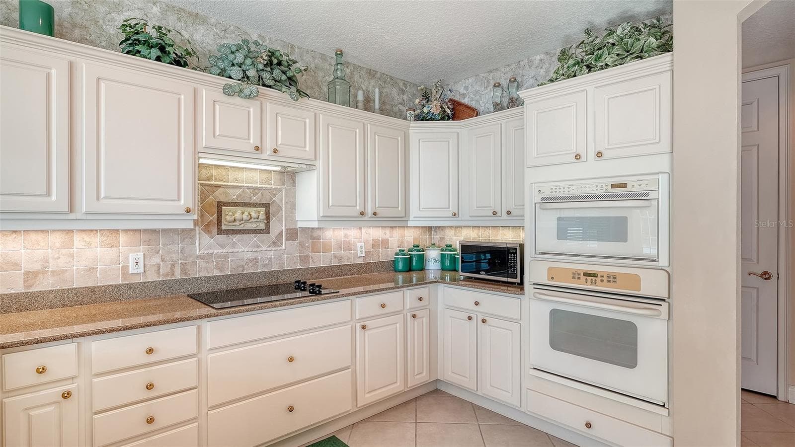 Large kitchen with a newer refrigerator and dishwasher - 6531 MOORINGS POINT CIR #102, LAKEWOOD RANCH
