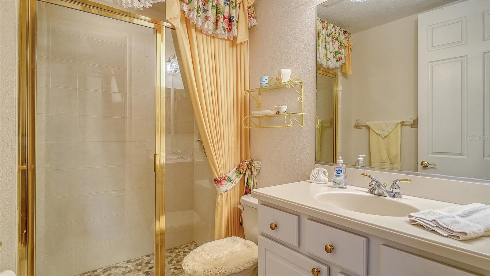 Guest bathroom - 6531 MOORINGS POINT CIR #102, LAKEWOOD RANCH