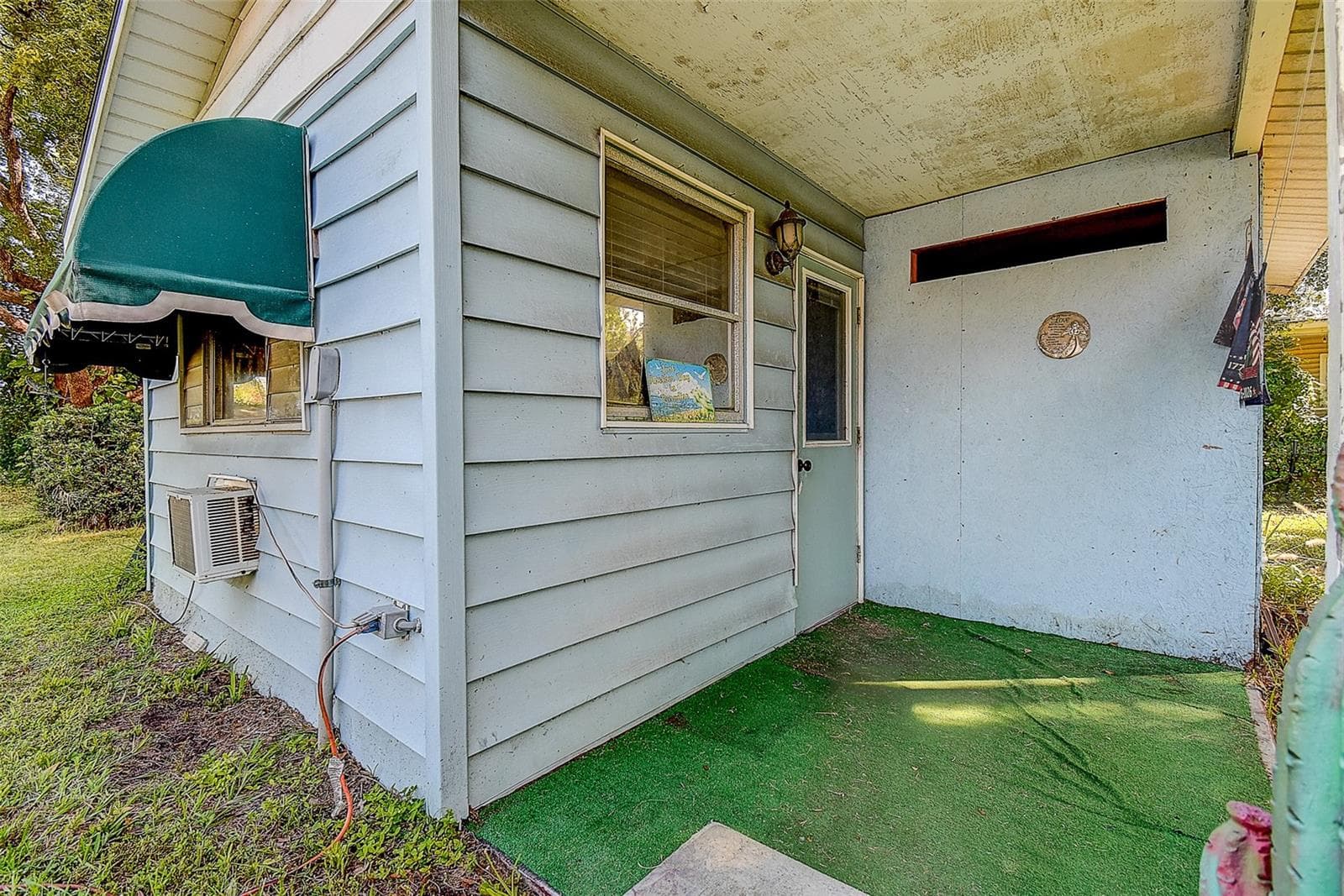 Cottage with 1 bedroom/living area and framed in bath with plumbing (needs finishing) - 498 STREMMA RD, LARGO