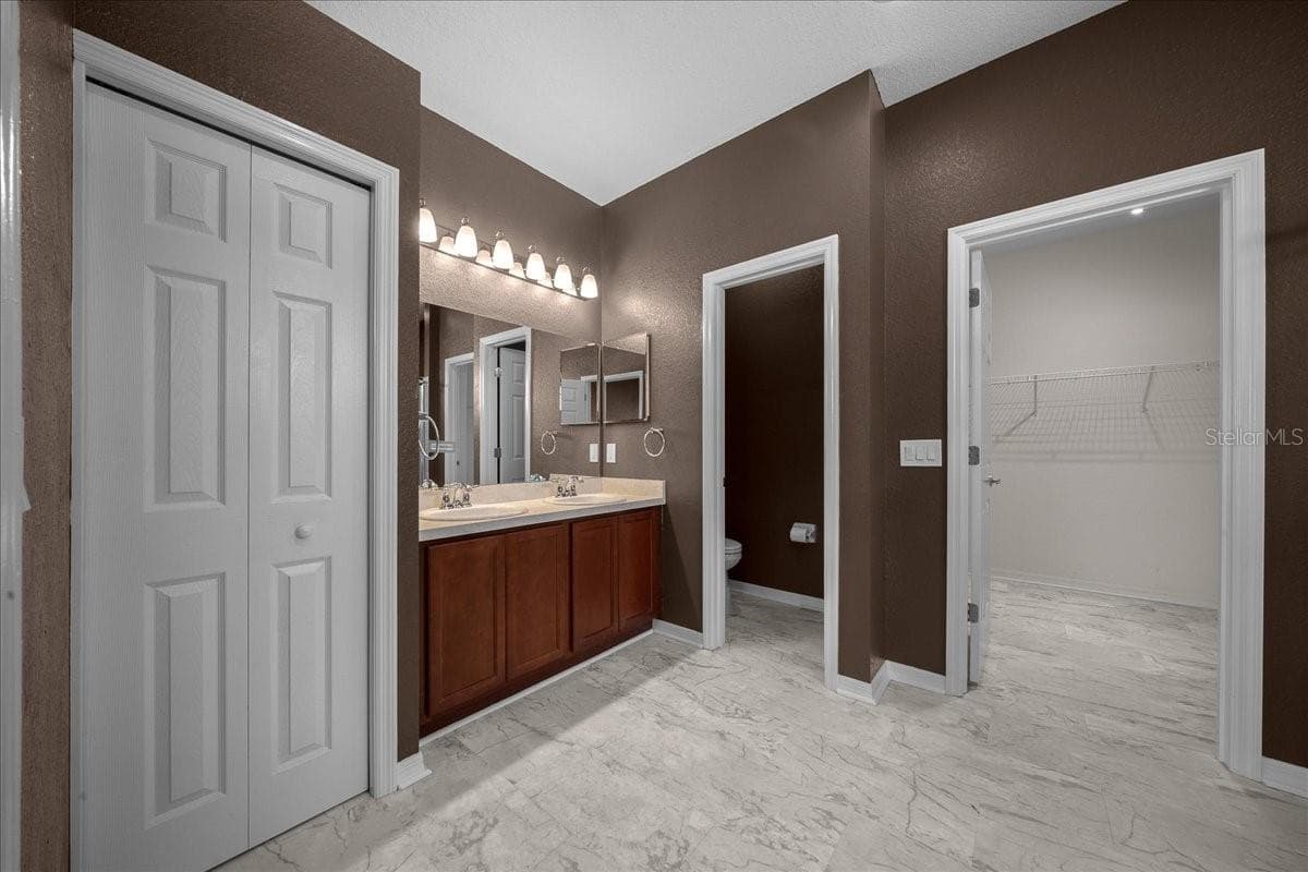 Primary bath - 5044 SW 104TH LOOP, OCALA