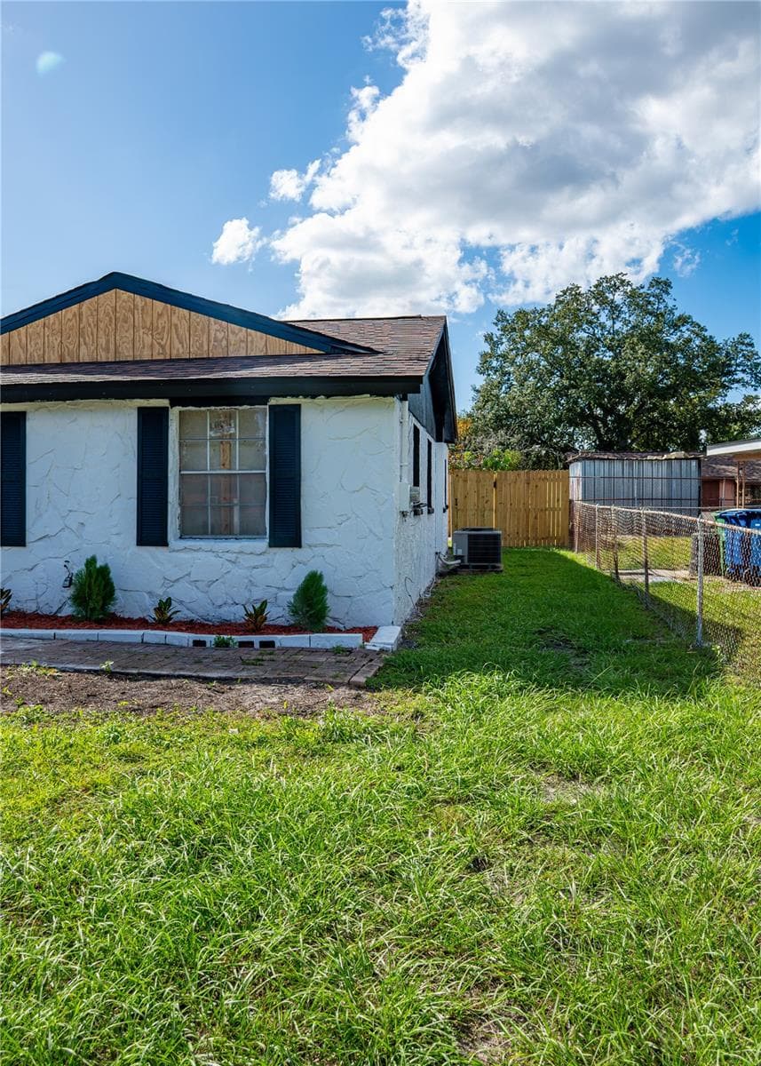 Single Family Residence at 3414 CARIOCA CT, TAMPA, photo 3 of 41
