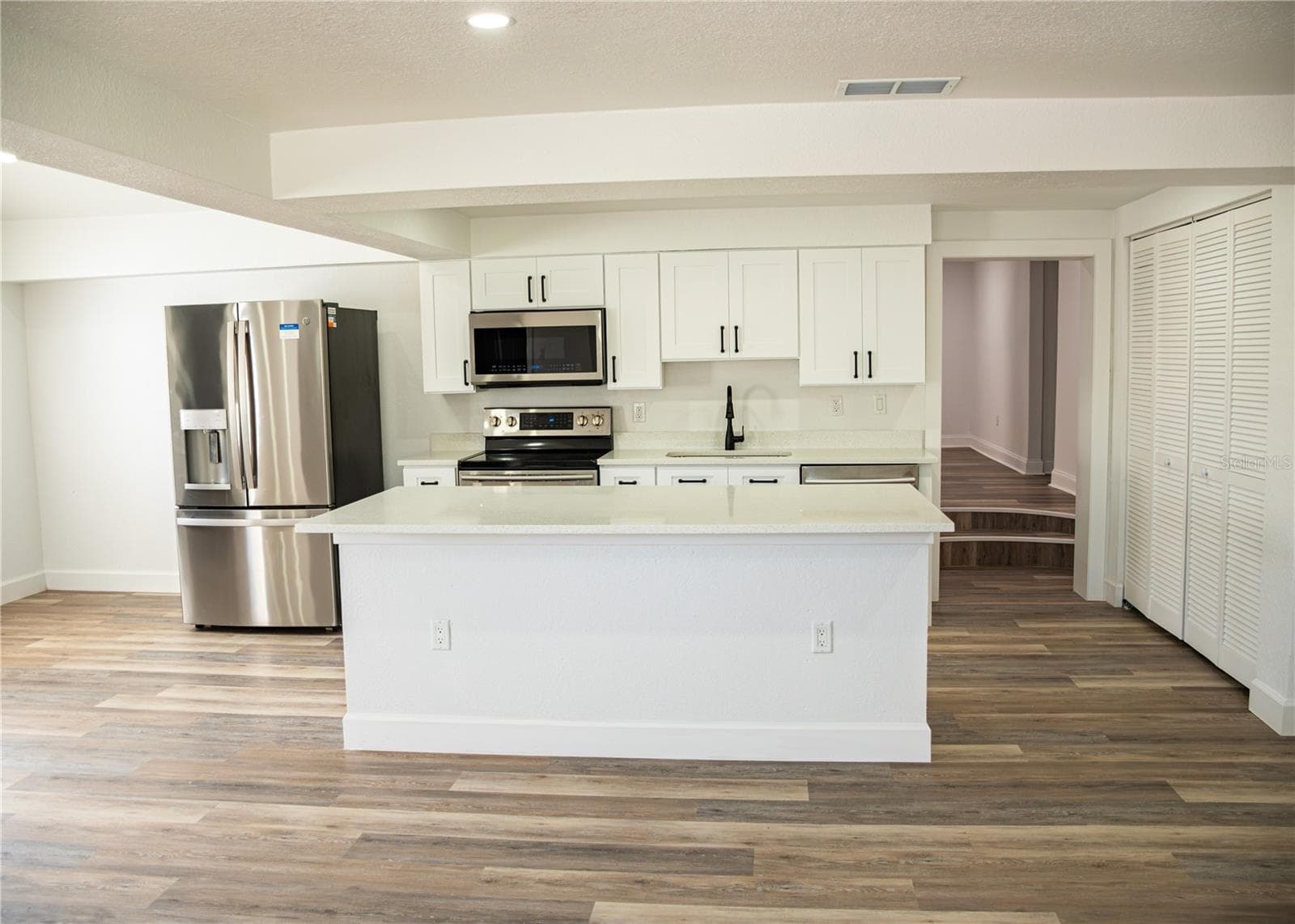 Single Family Residence at 3414 CARIOCA CT, TAMPA, photo 4 of 41