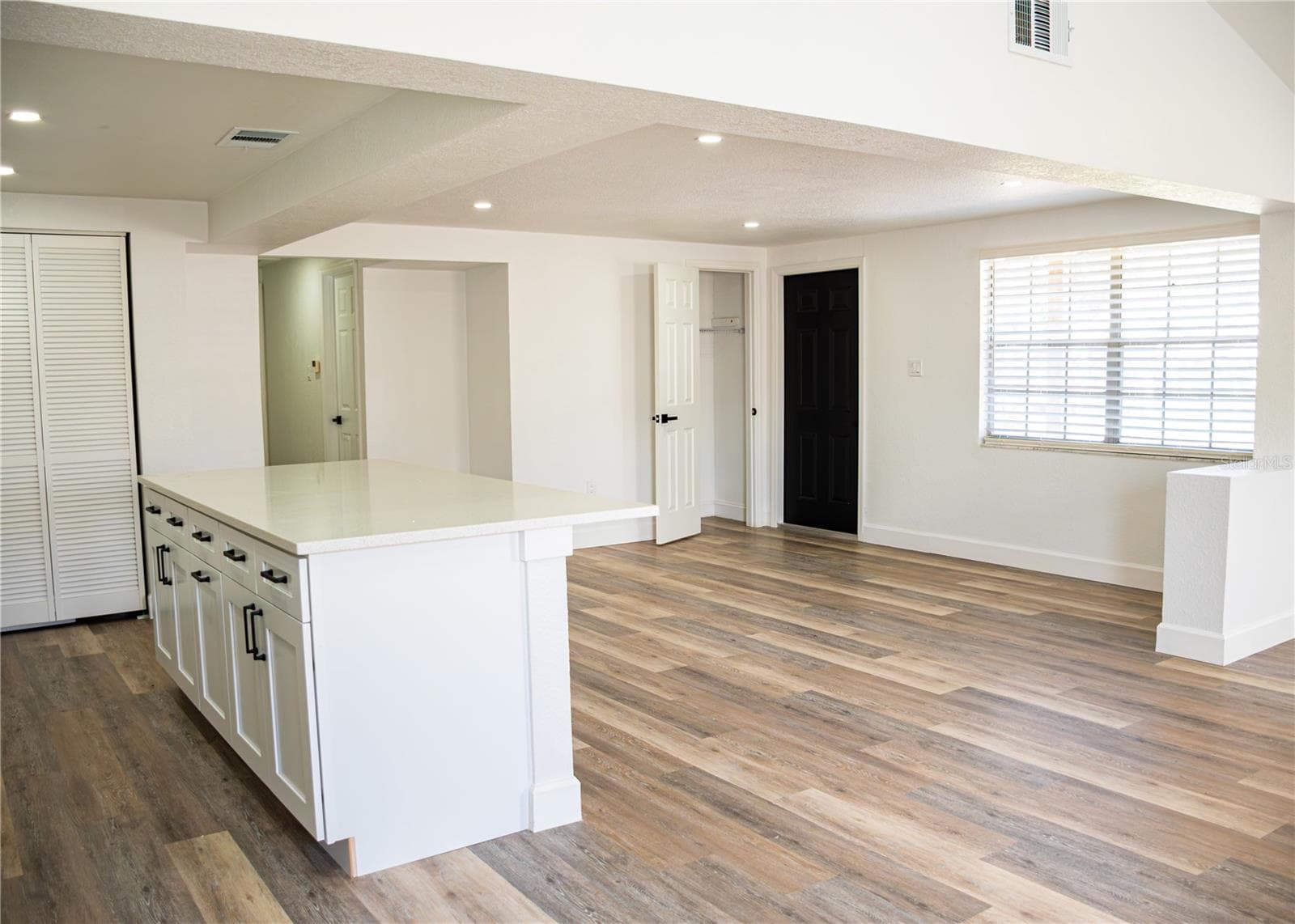 Single Family Residence at 3414 CARIOCA CT, TAMPA, photo 5 of 41