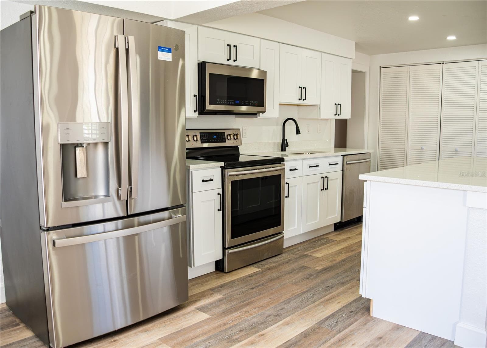 Single Family Residence at 3414 CARIOCA CT, TAMPA, photo 9 of 41