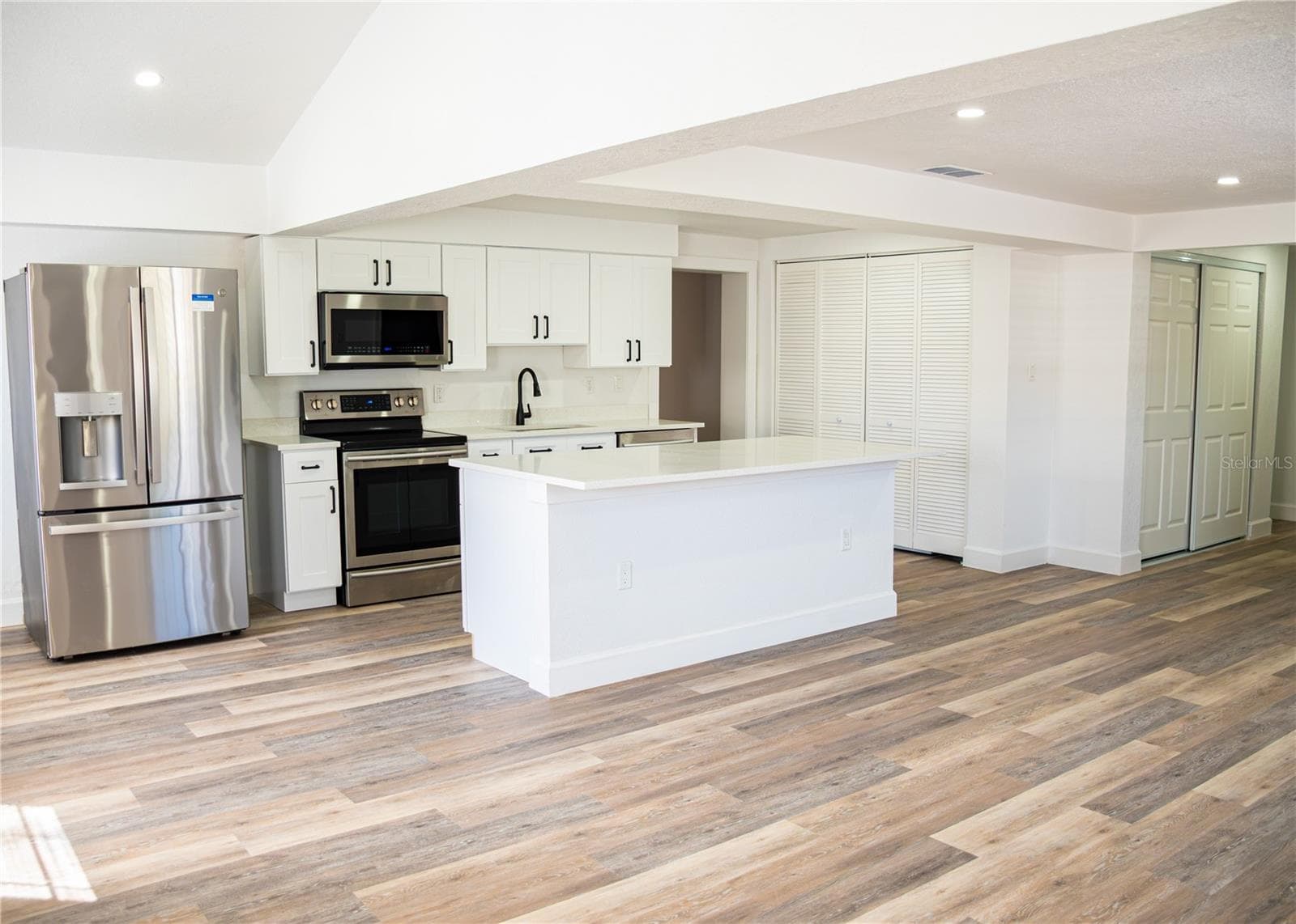 Single Family Residence at 3414 CARIOCA CT, TAMPA, photo 10 of 41