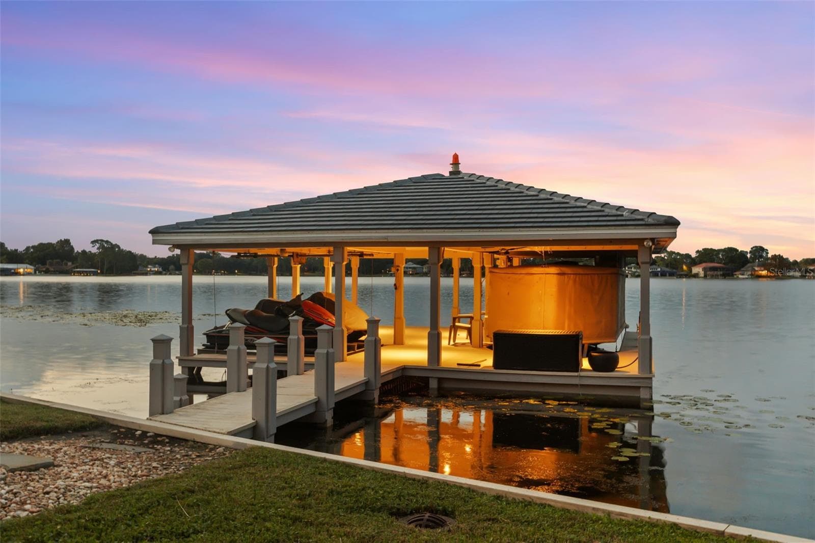 Light up at night - 6091 LINNEAL BEACH DR, APOPKA